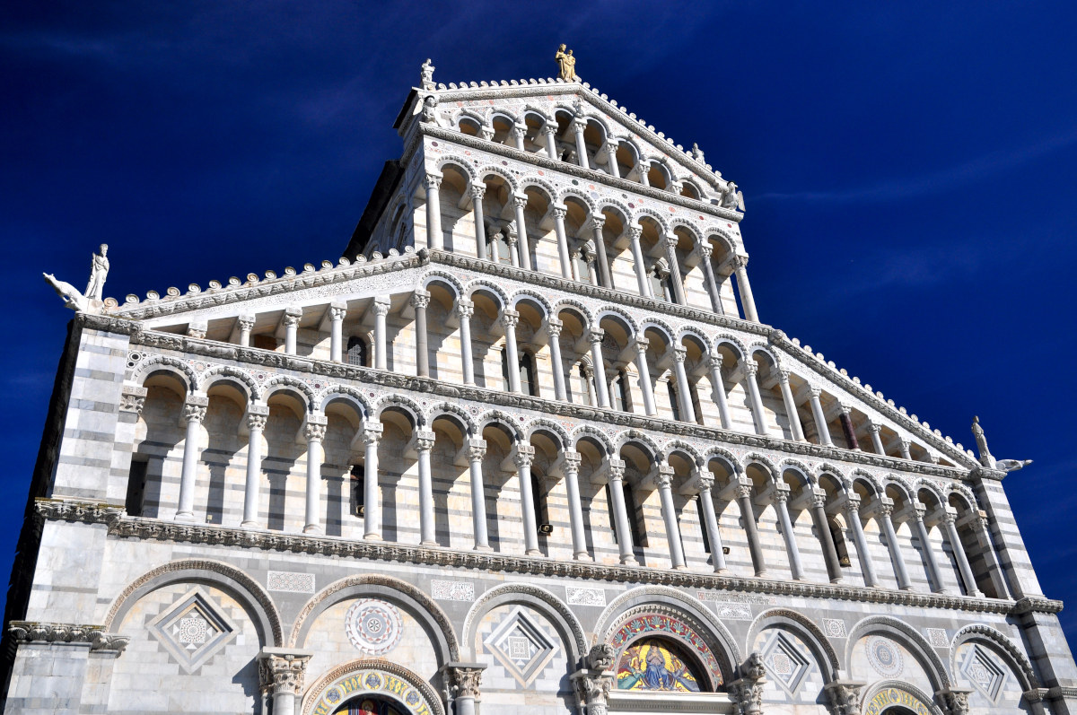 Particolare della facciata della Cattedrale di Pisa....