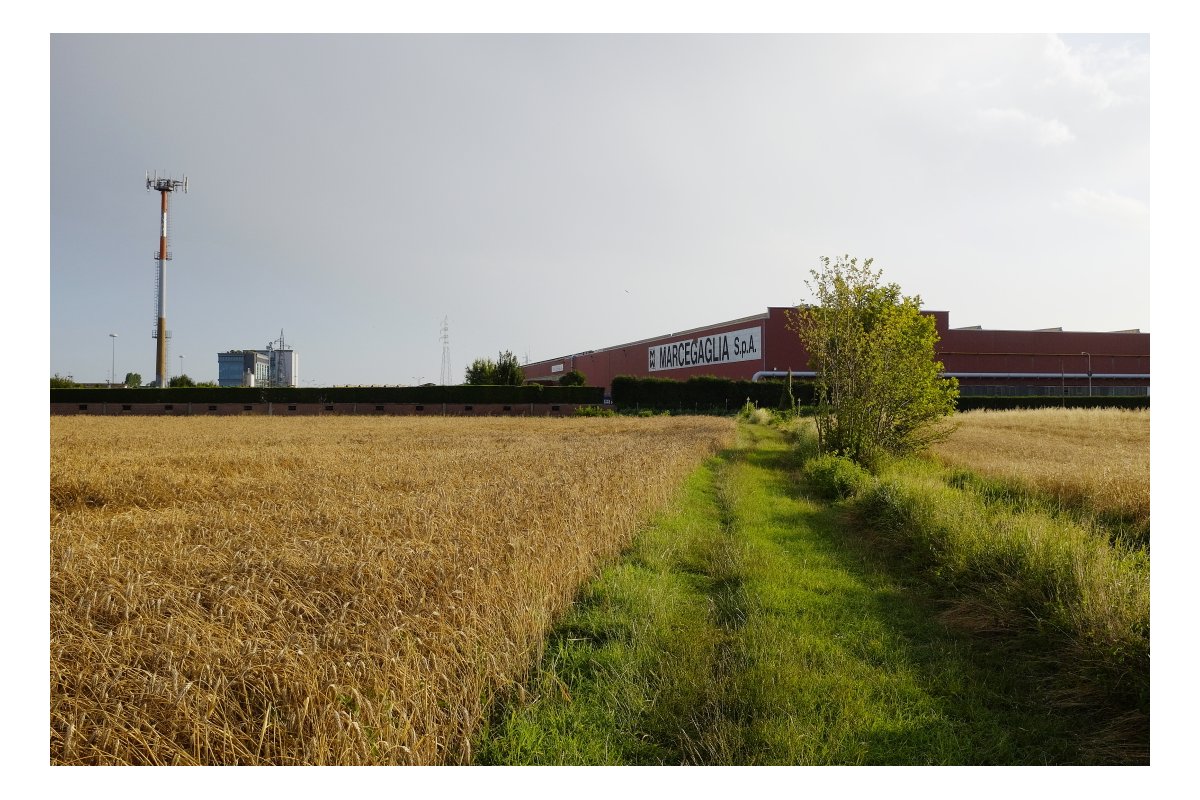 tra campagna e periferia industriale....