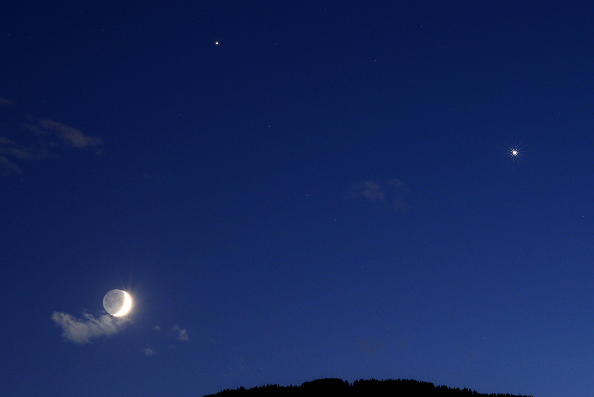 Moon, Venus and Jupiter with Ganymede and Callisto 06/20/2015...