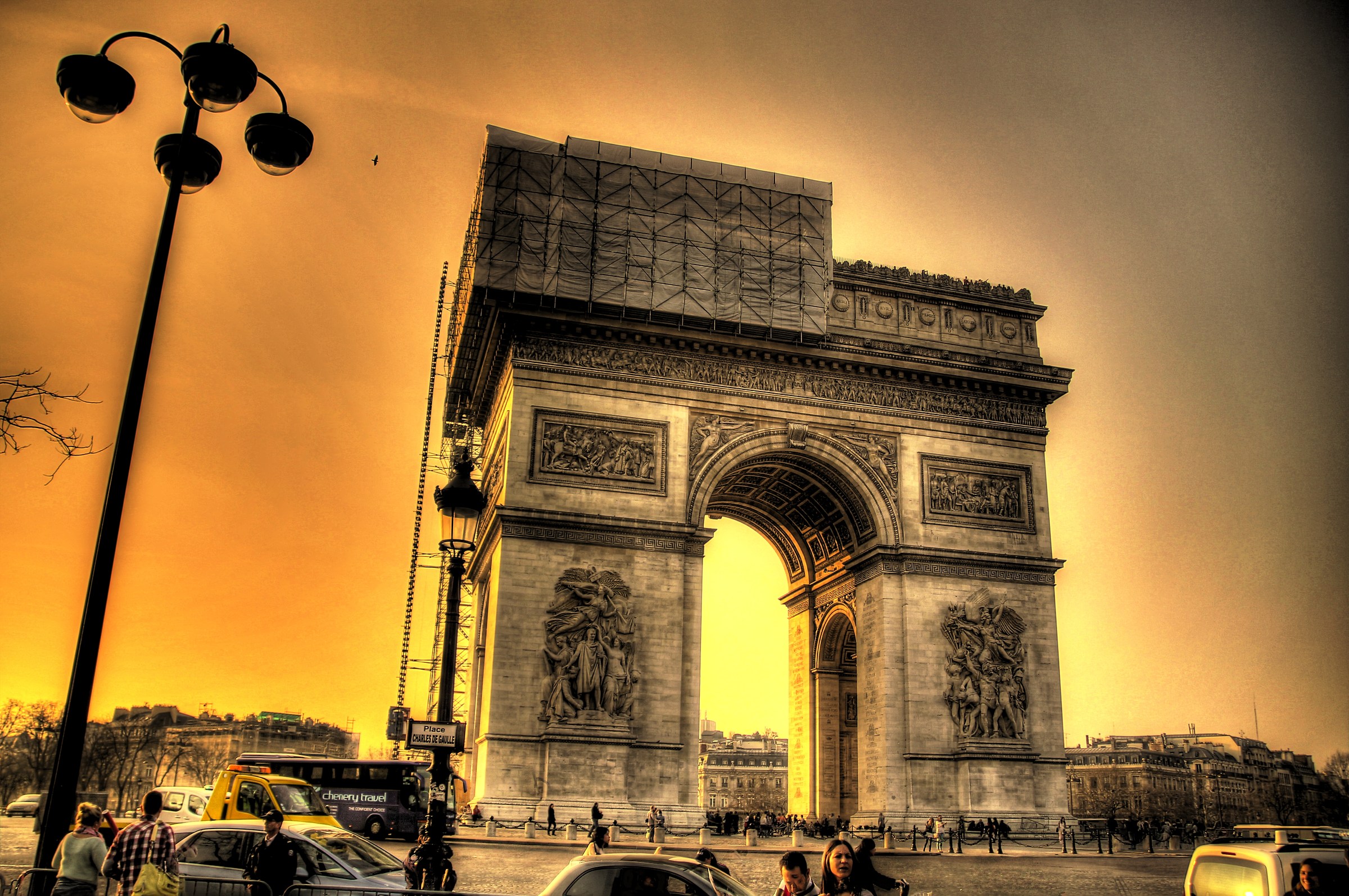 Sunset over the Arc du Triomphe...
