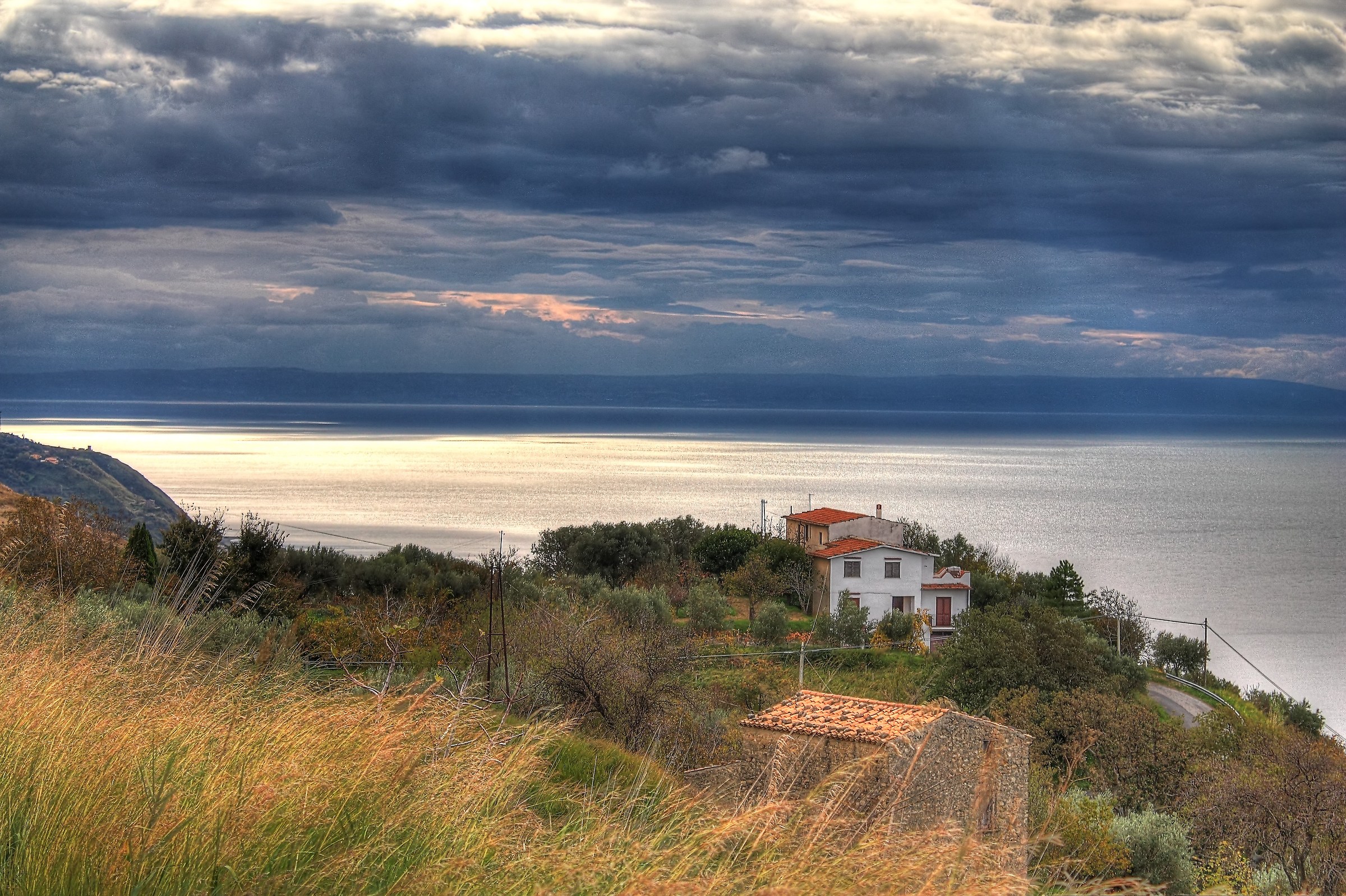 The little house on the hill - HDR...