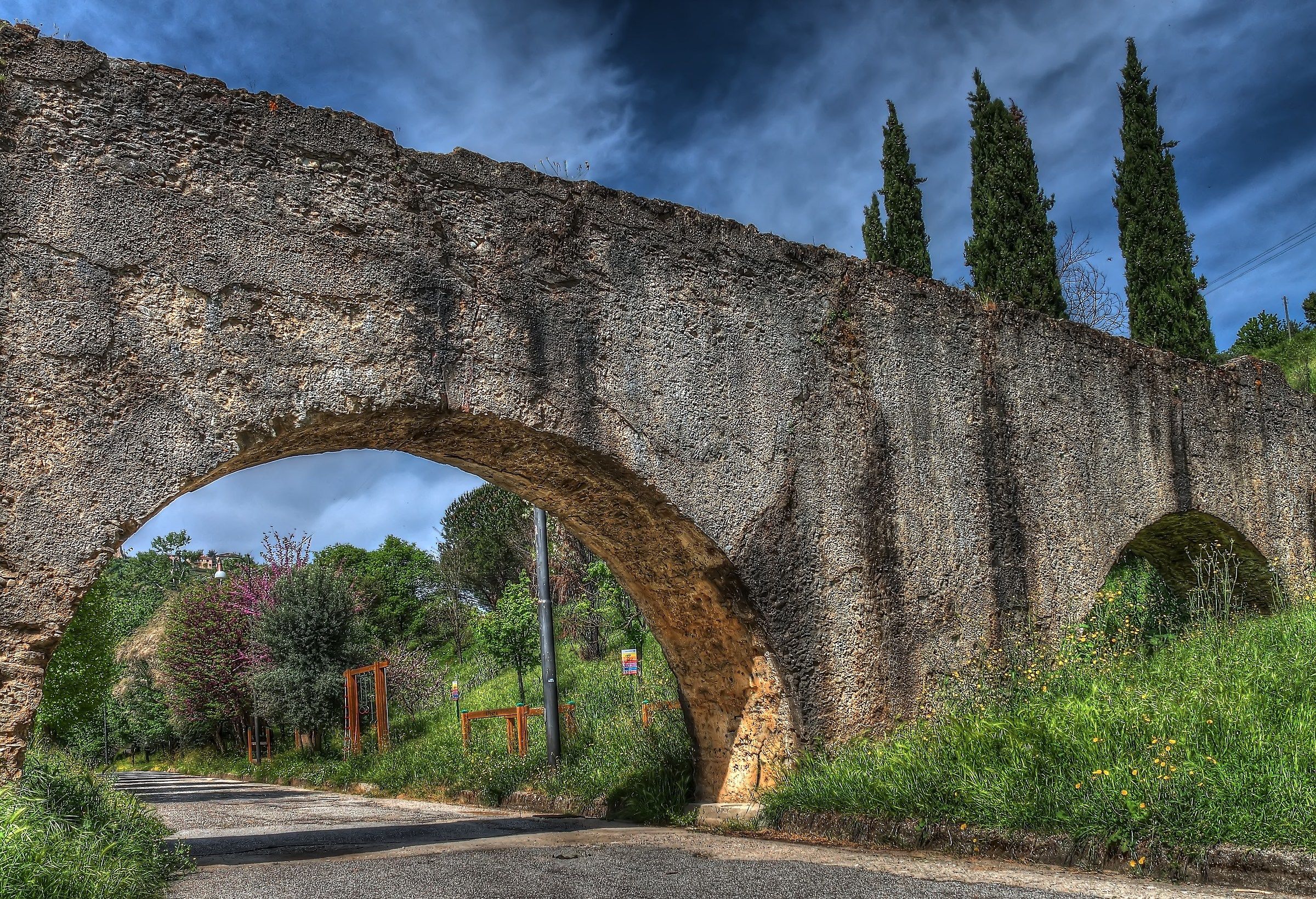 Ancient Roman aqueduct - HDR...