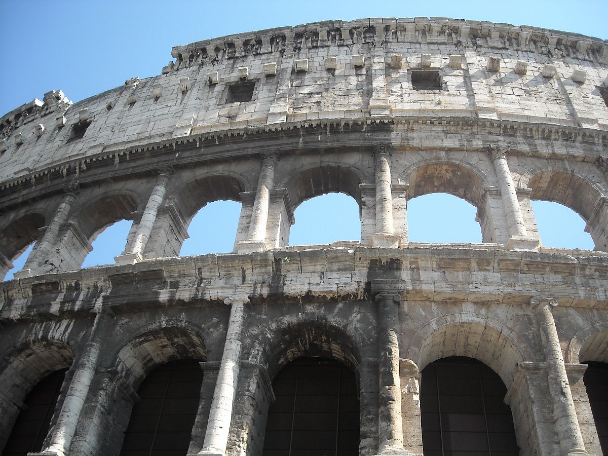 Colosseo Facciata - Roma...