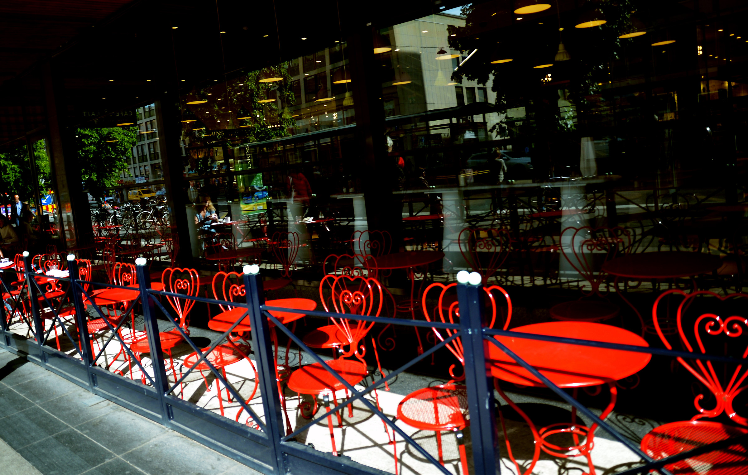 Stockholm: red tables...