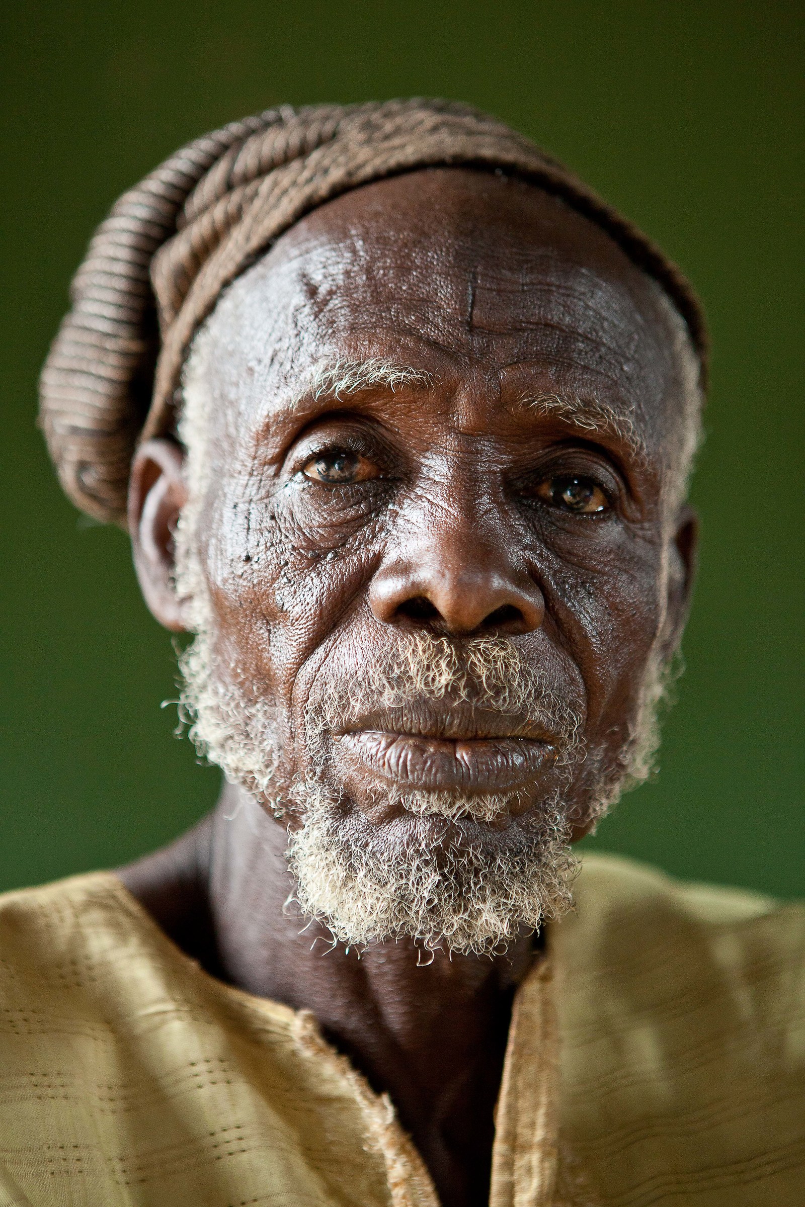 Anziano in un villaggio Tamberma, Ghana....