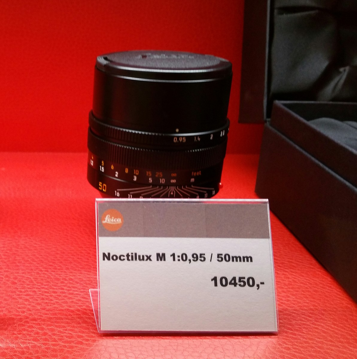 Leica Noctilux 50mm f / 0.95...