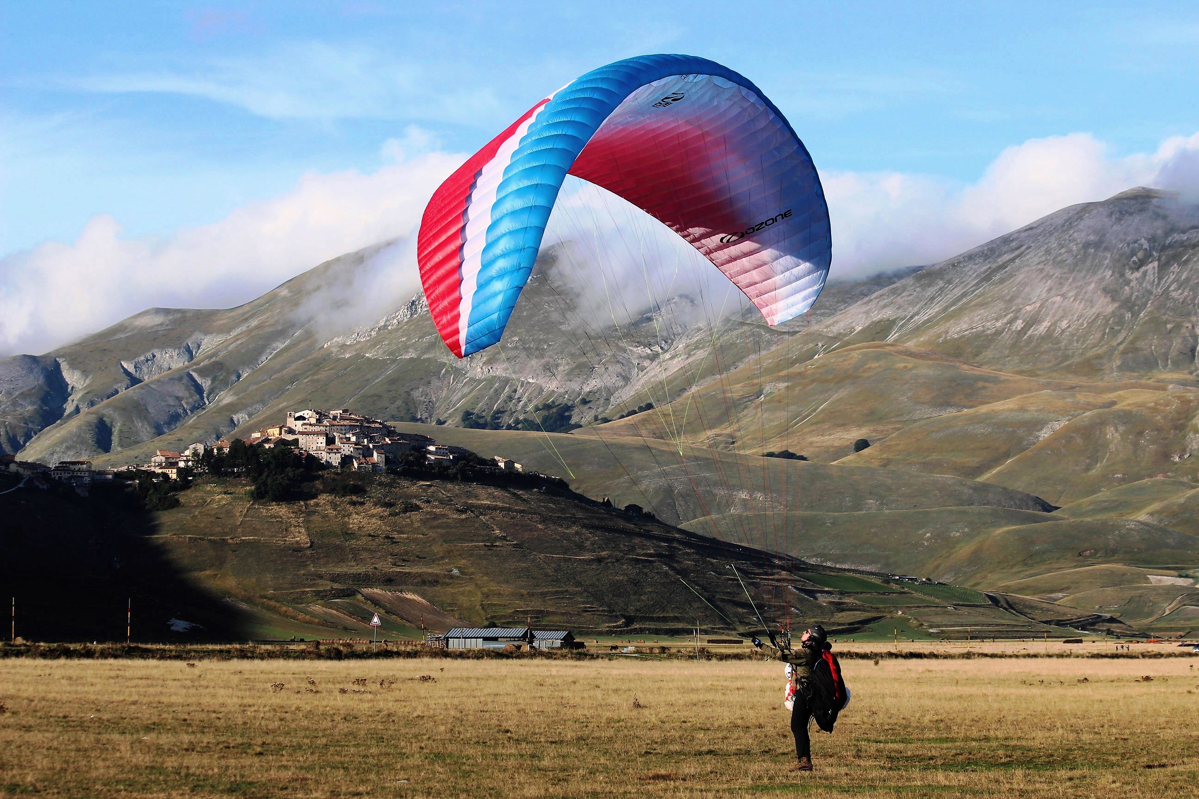 Parapendii a Castelluccio di Norcia...