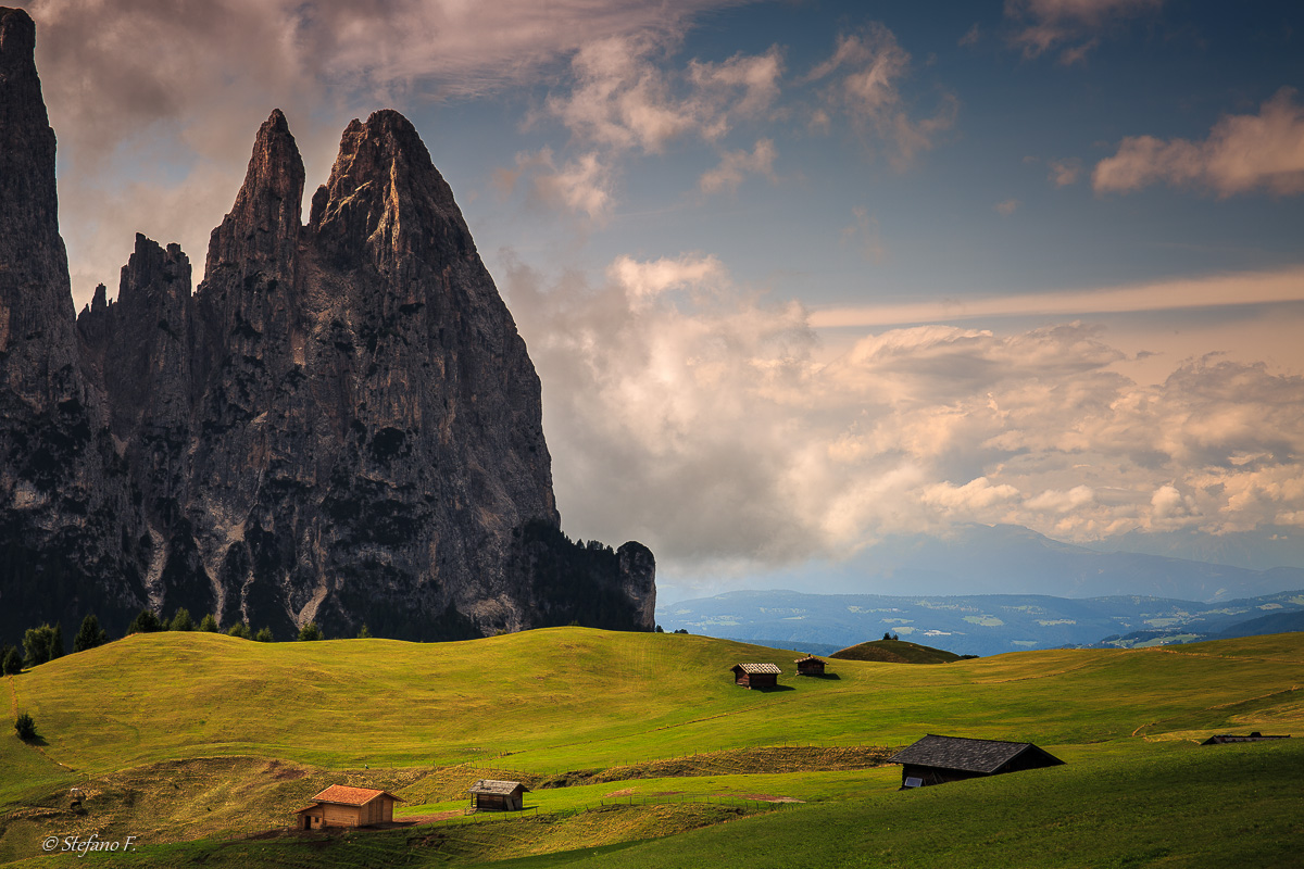 Sciliar - Among undulating meadows and jagged peaks...