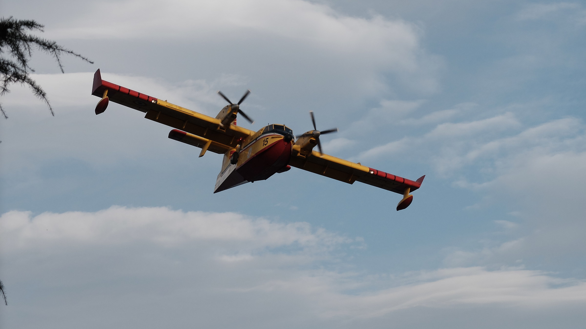 Canadair in action...