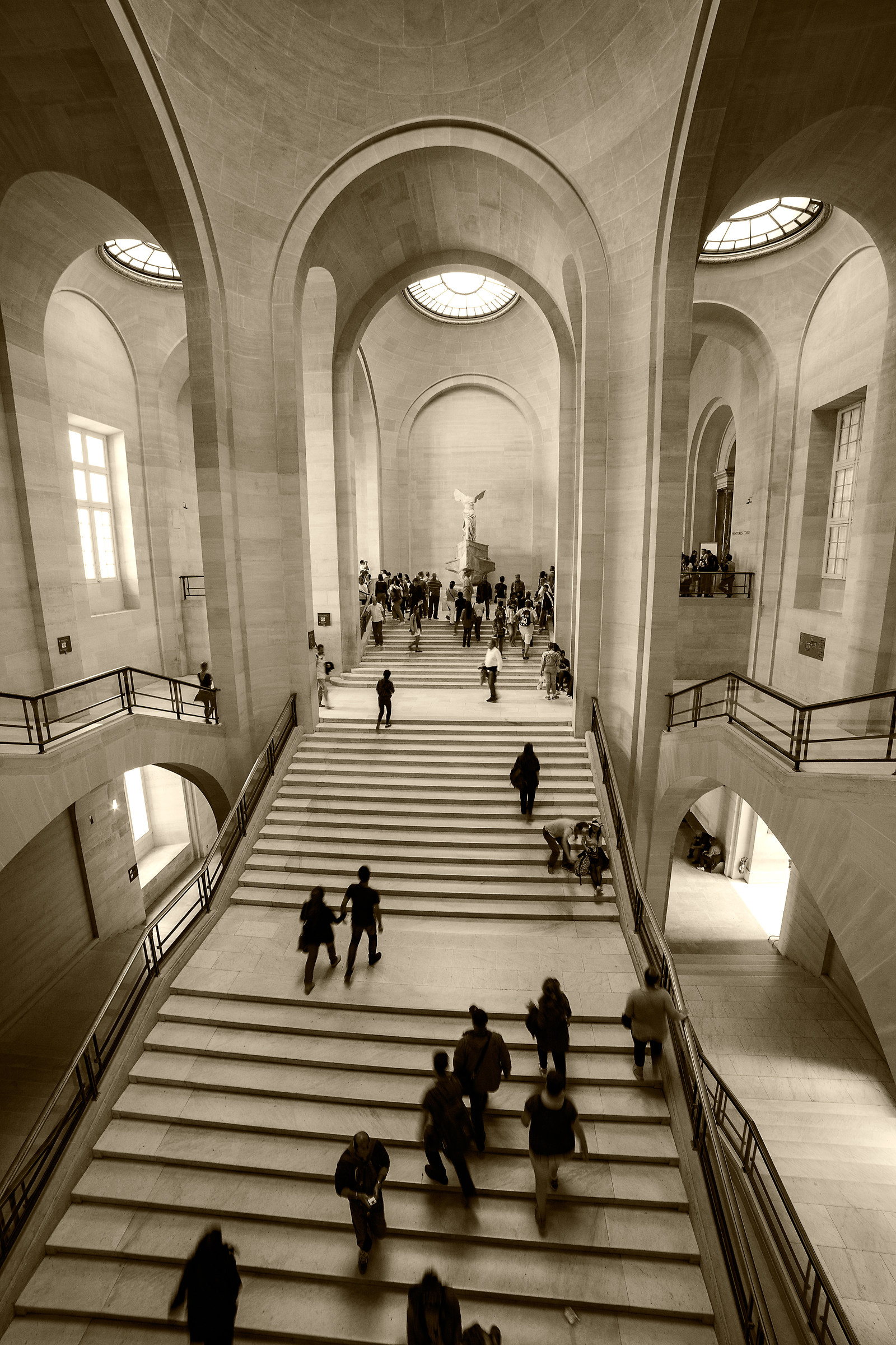 Interno Louvre...