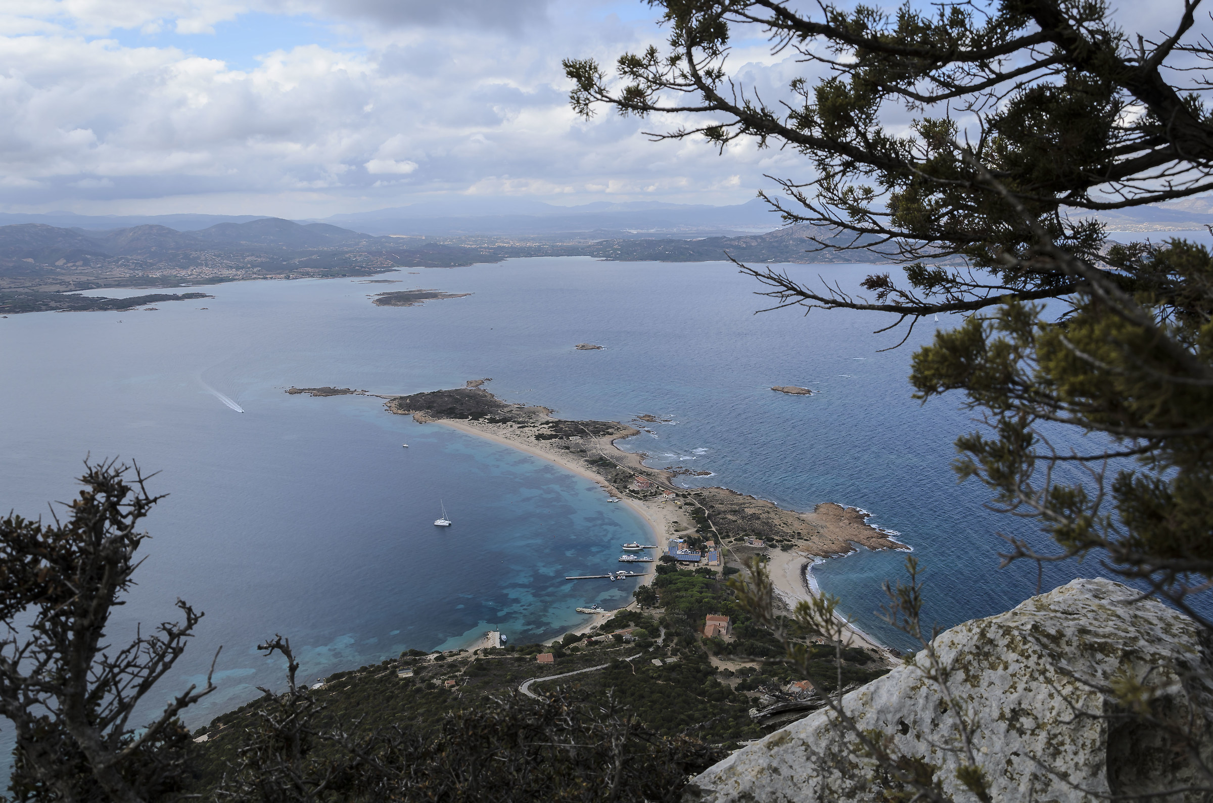 Isola di Tavolara vista da Punta Cannone...
