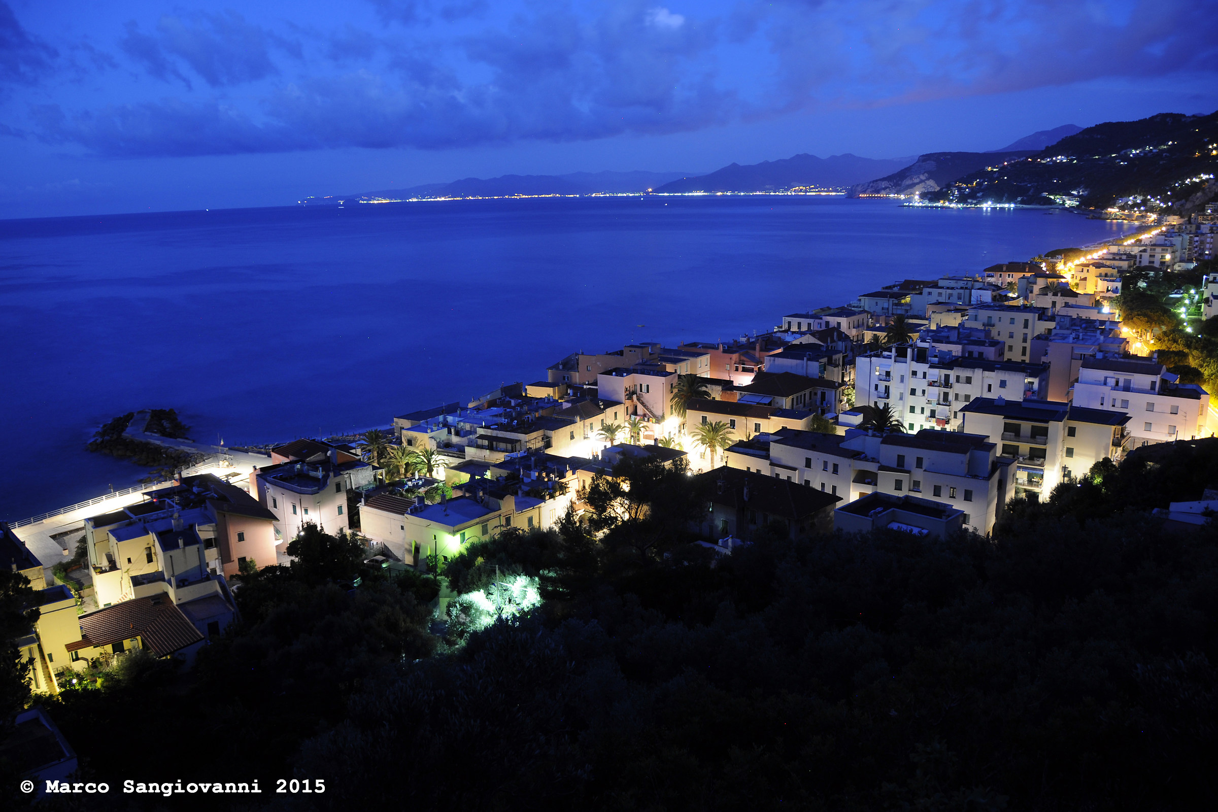 Before dawn from the path of Punta Crena...