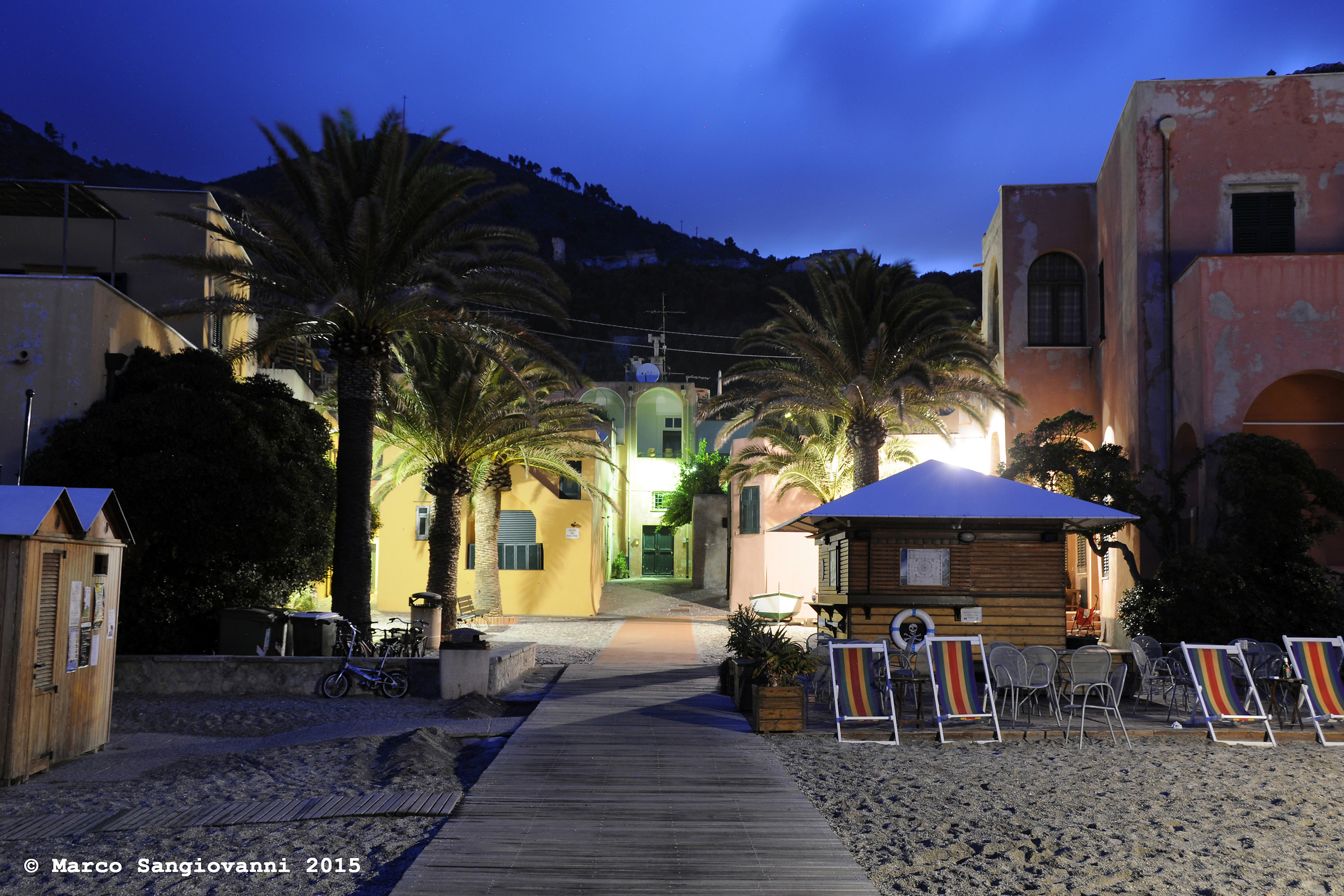 Piazza dei Pescatori, before dawn, Molo...