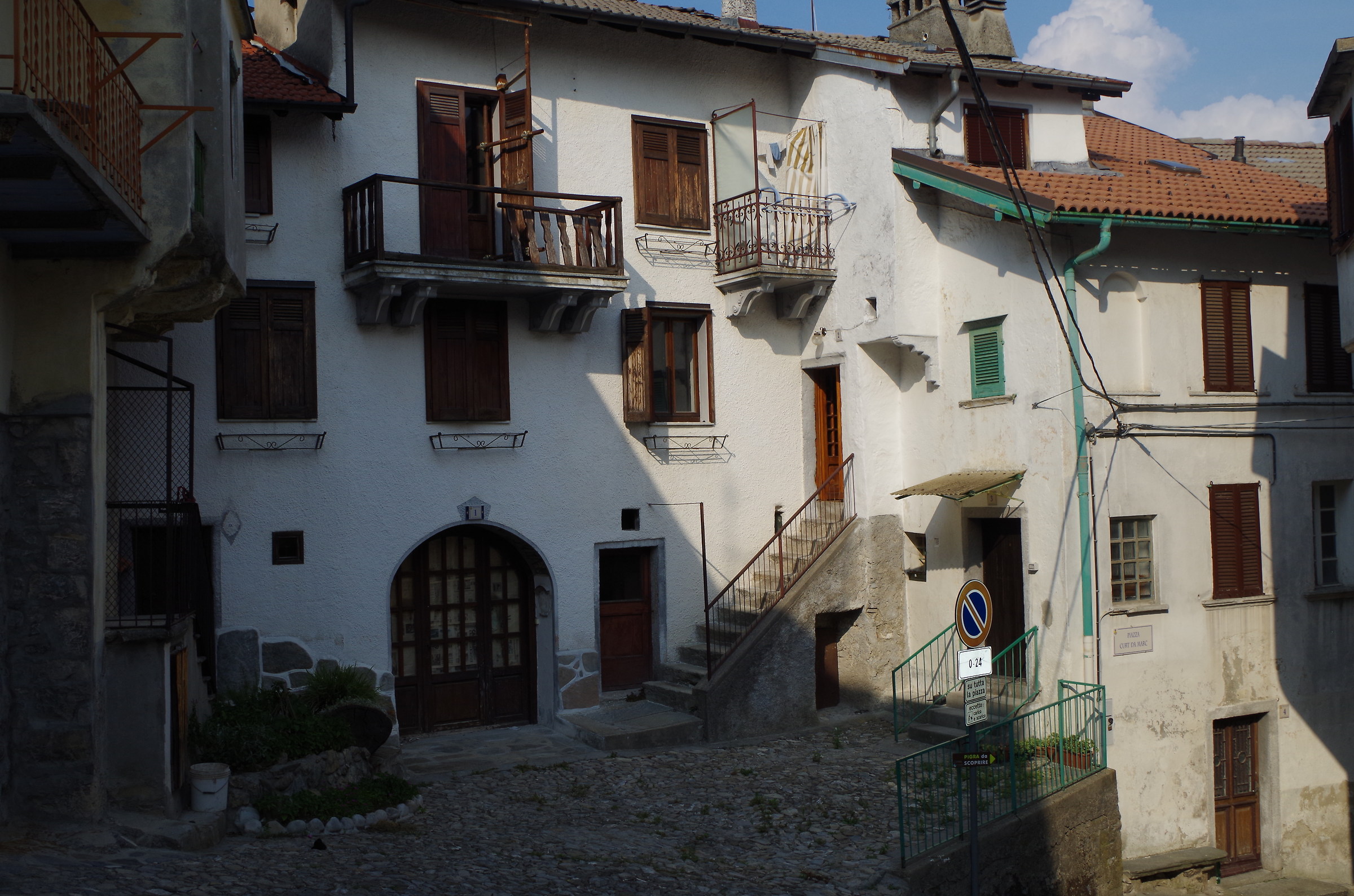 Il borgo di Pigra sopra il Lago di Como...