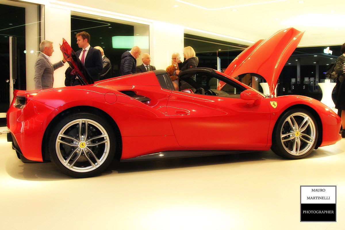 Presentazione Ferrari 488 Spider...