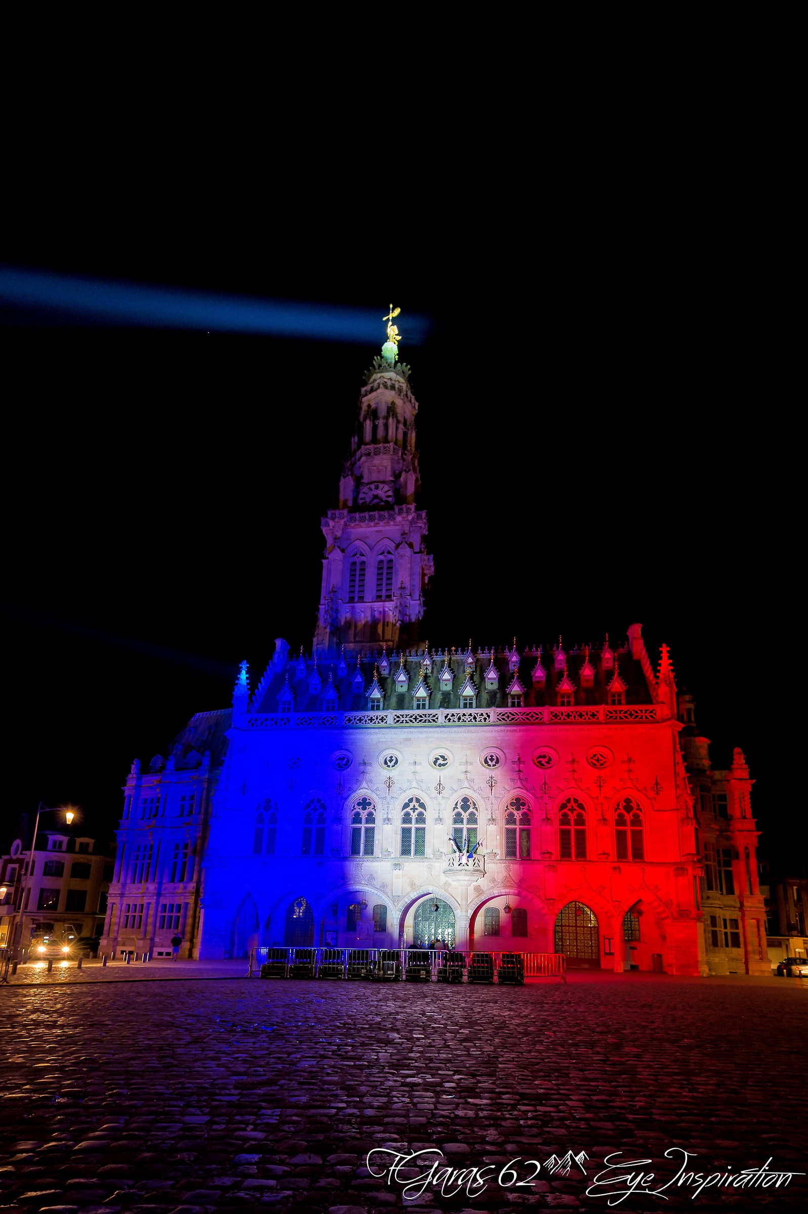 Arras rend hommage aux victimes des attentats de paris...