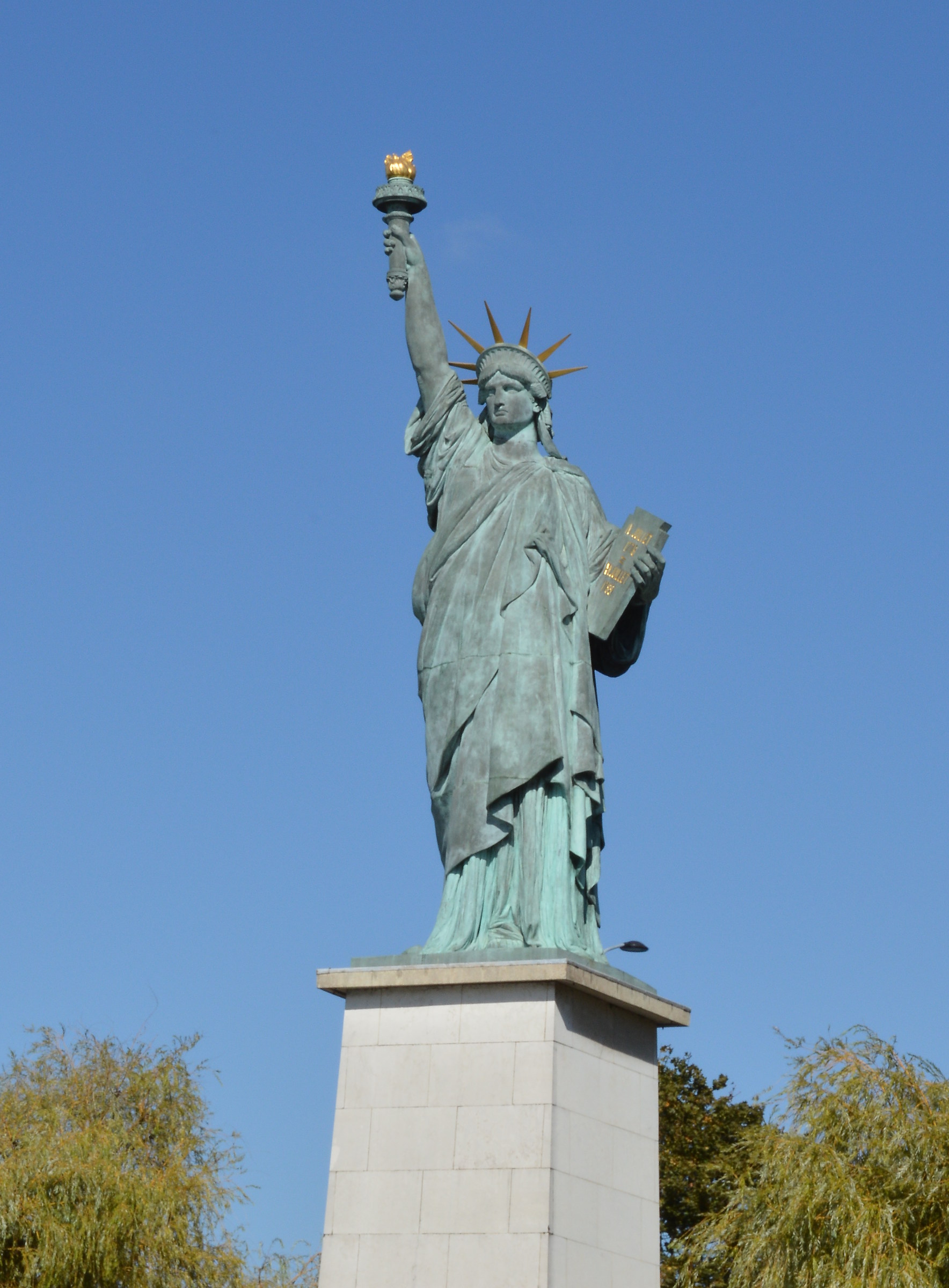 statua della liberta' parigi...