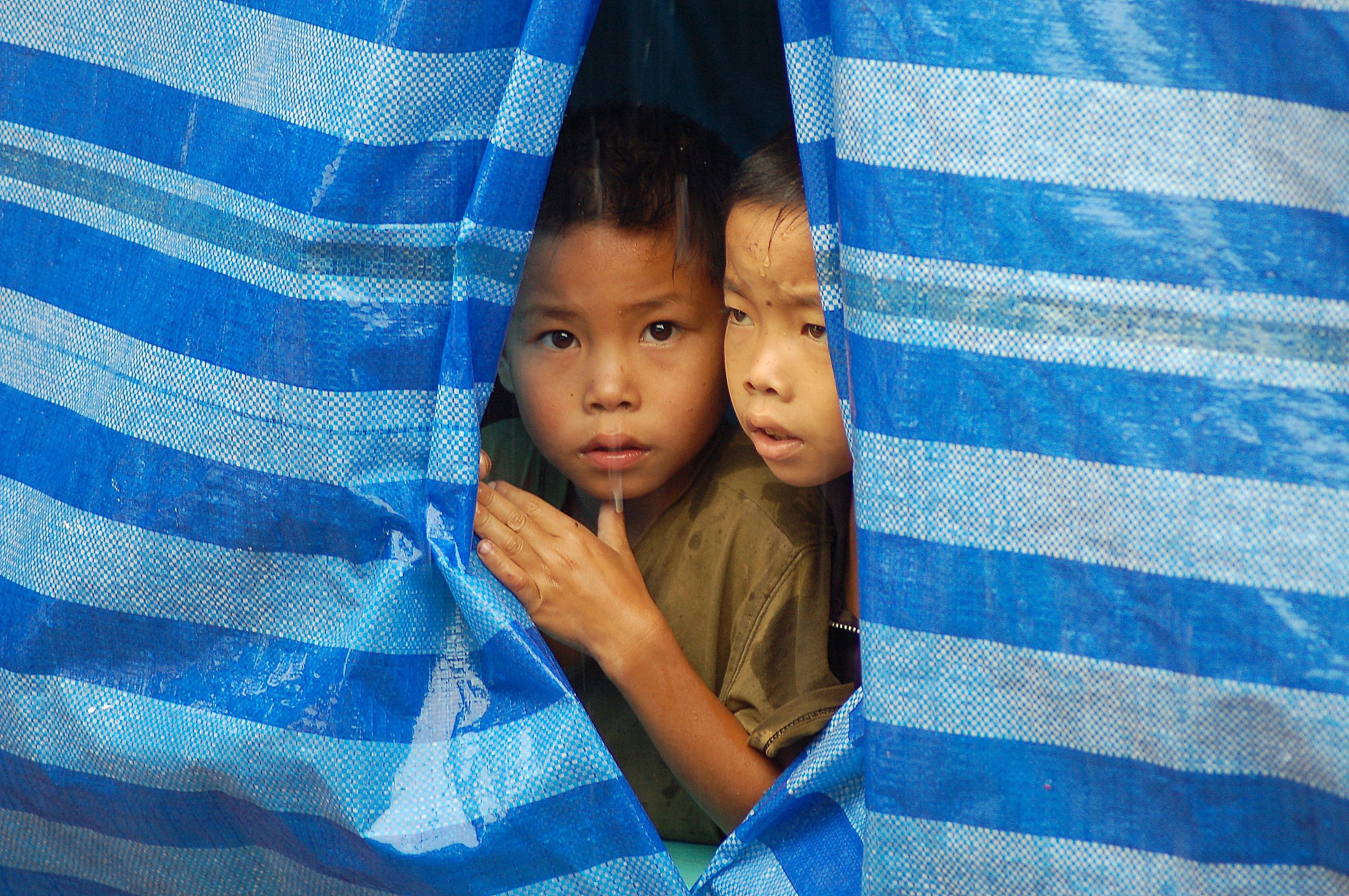 Bambini in barca sul Mecong (Laos)...