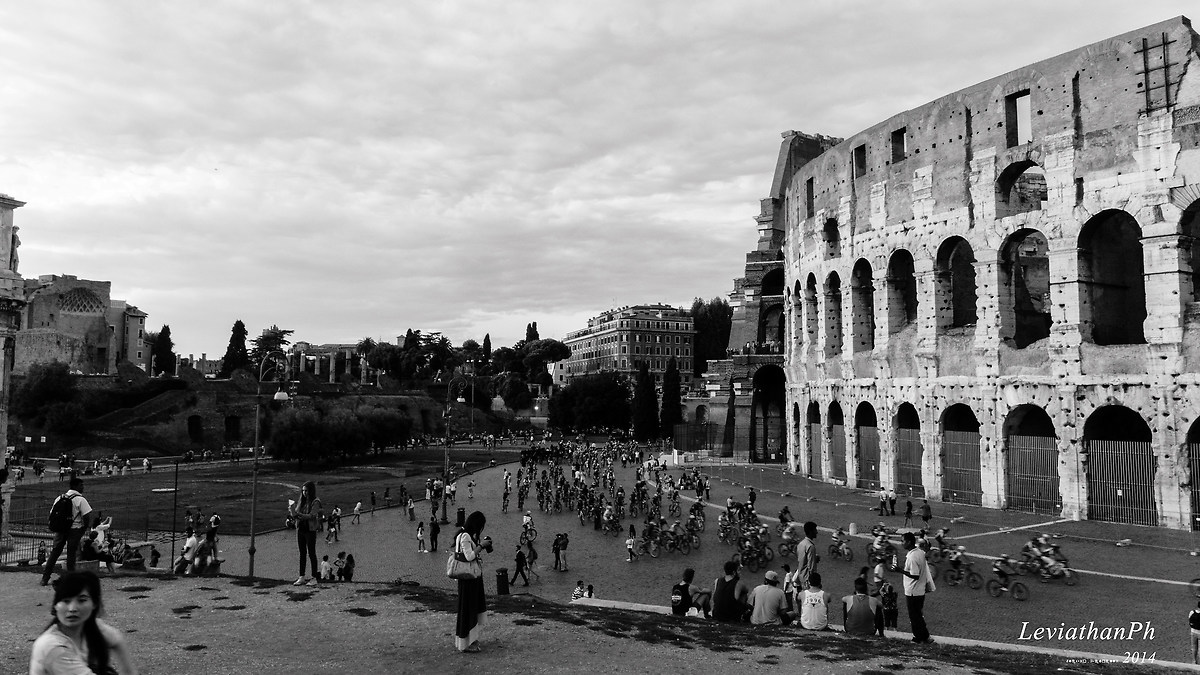 Piazza del Colosseo - Roma...