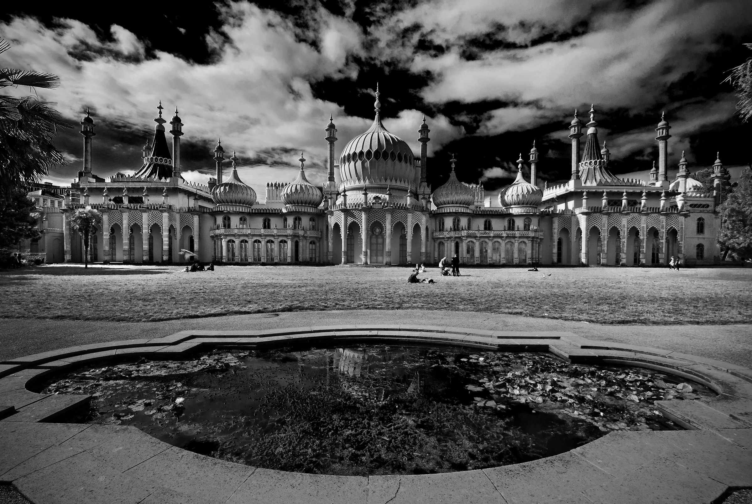 Brighton's Royal Pavilion - England, or India??...