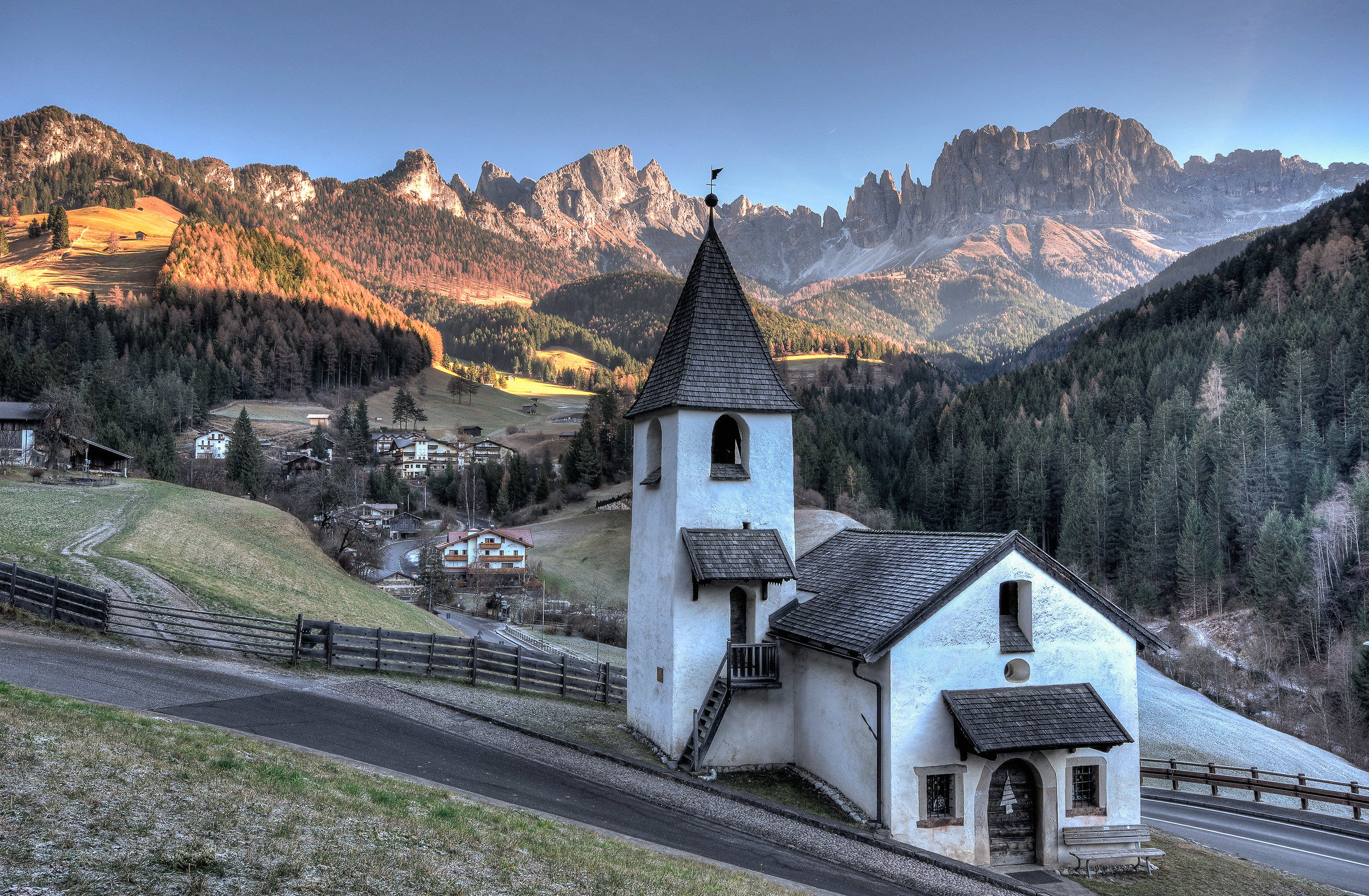 Rosengarten and St. Cyprian, between light and shadow ......