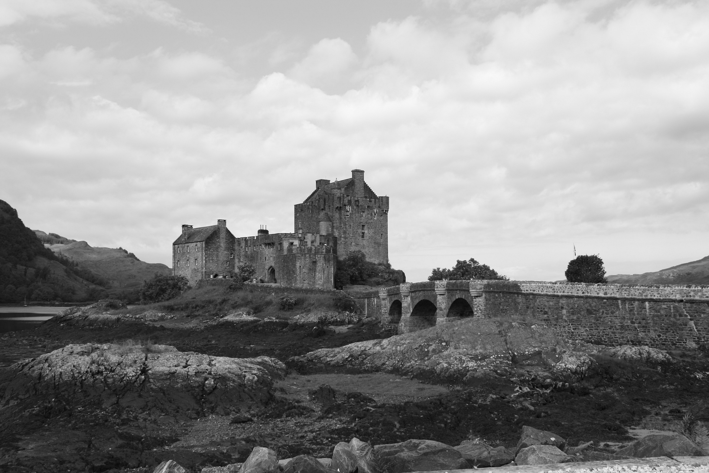 scotland-castle black and white...