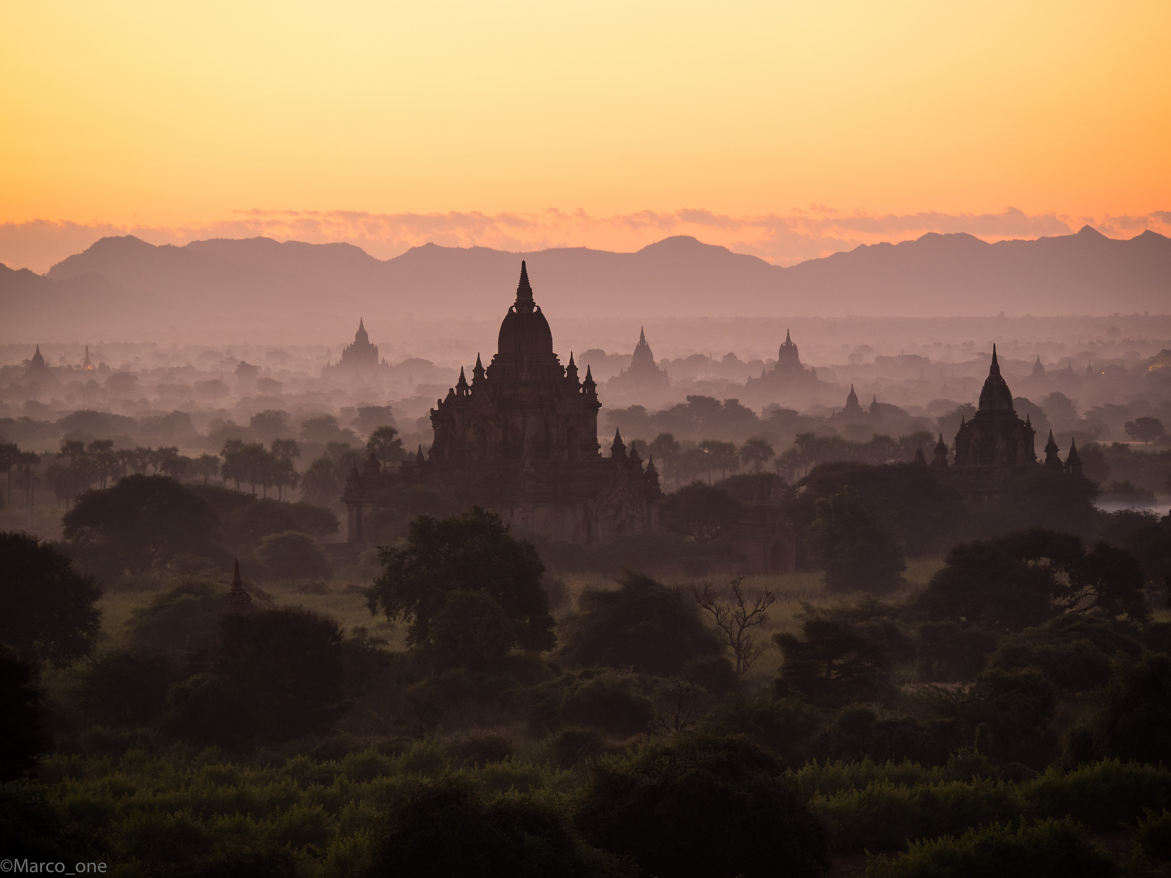 Magic dawn. Bagan...