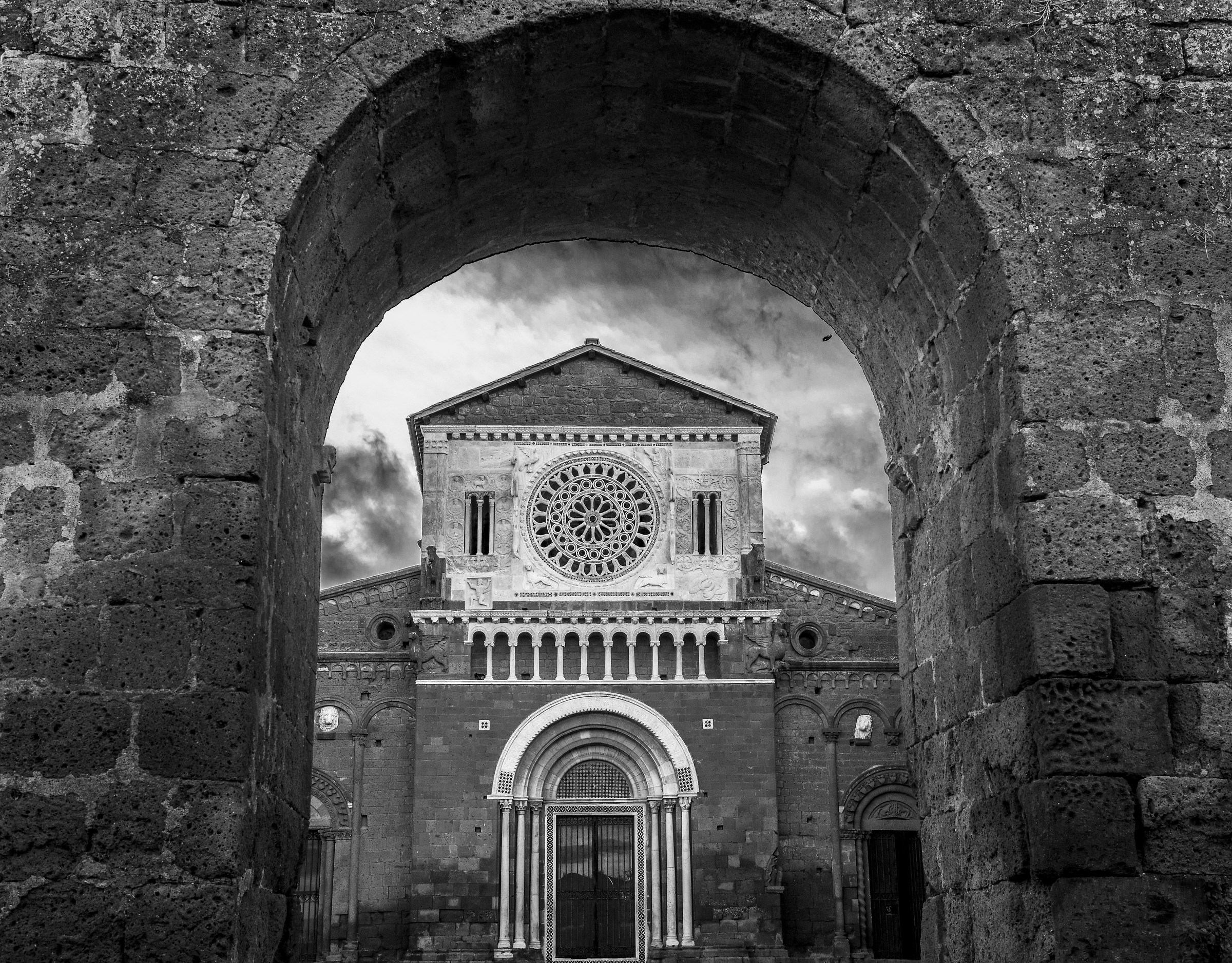 Basilica S. Pietro - Tuscania ( Vt )...