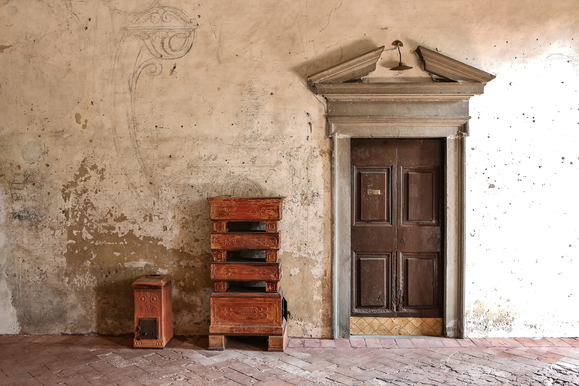 behind the door ... beaches, aramostre and a gunslinger ......