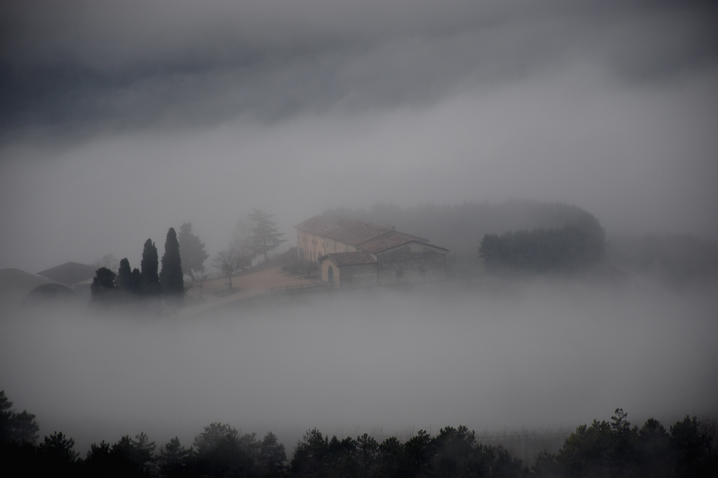 Casolare nella nebbia...