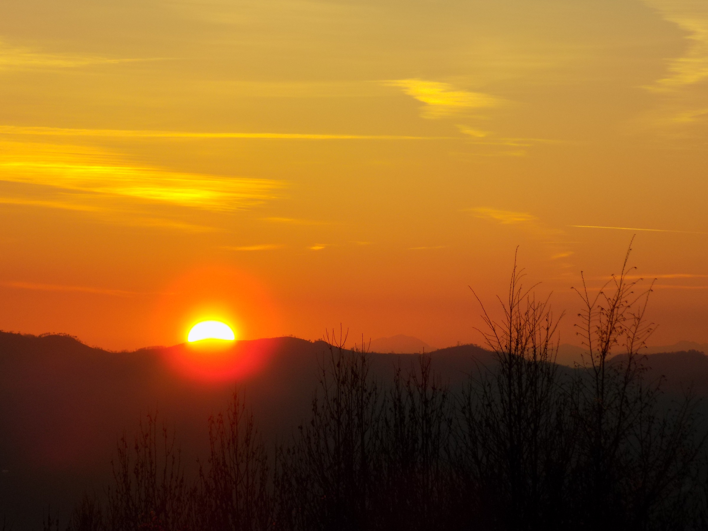 tramonto sui monti liguri    -nikon l340-...