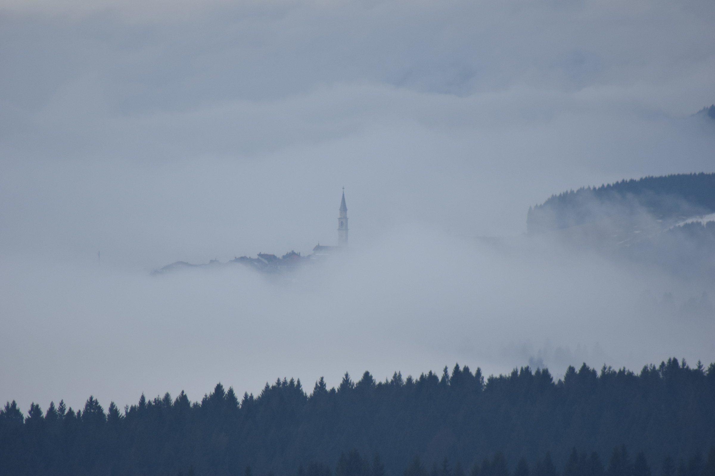 Il campanile nella nebbia...