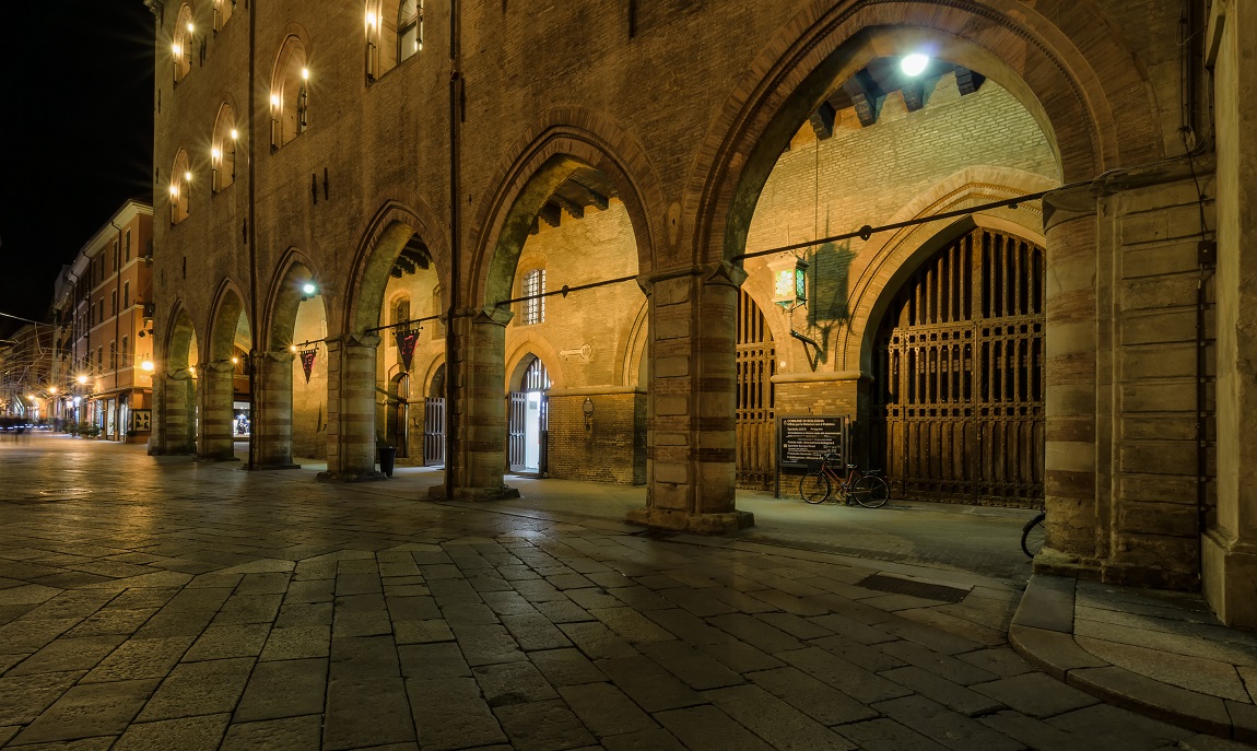 portici di Palazzo d'Accursio...
