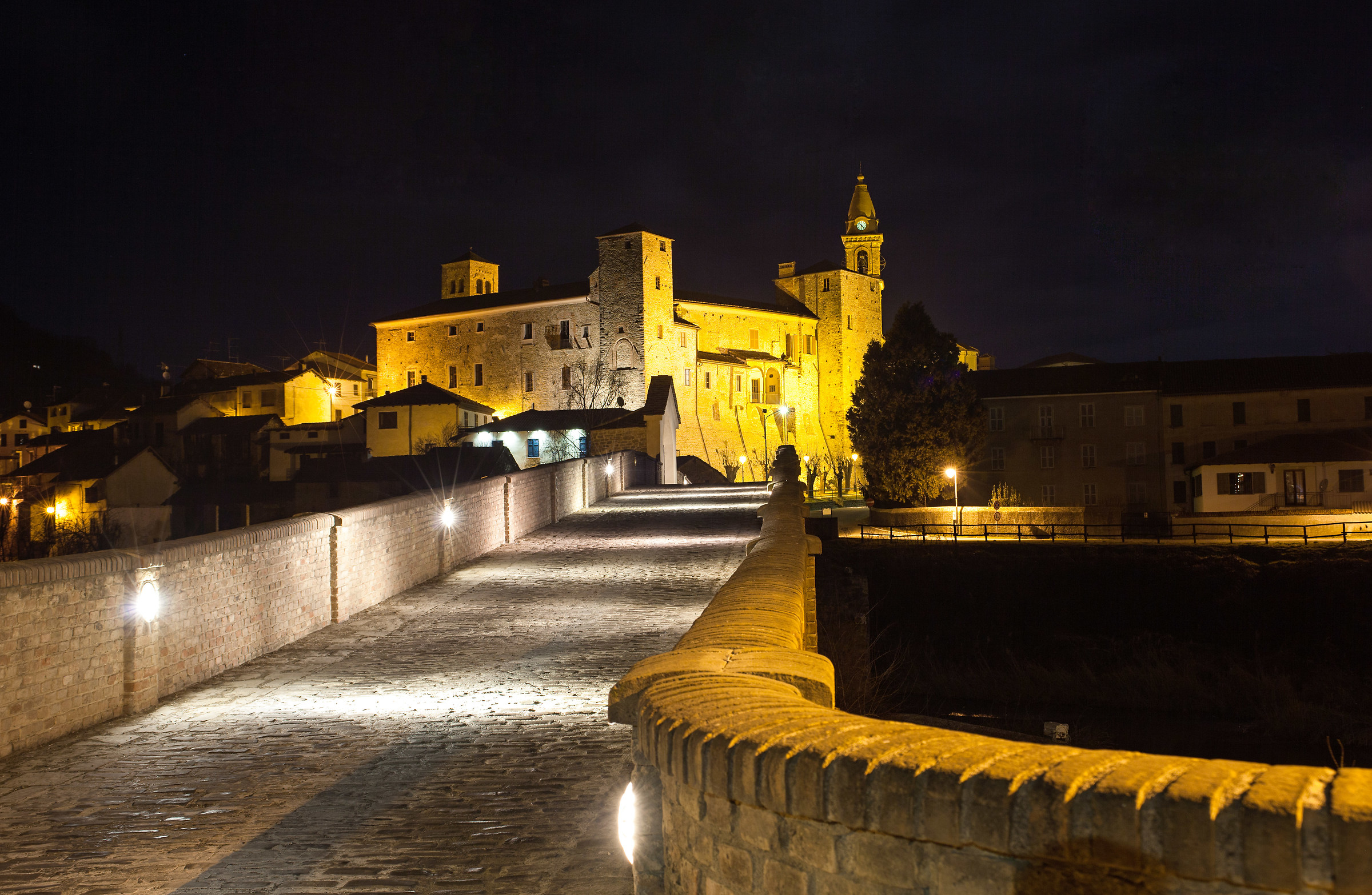 Monastero Bormida by night...
