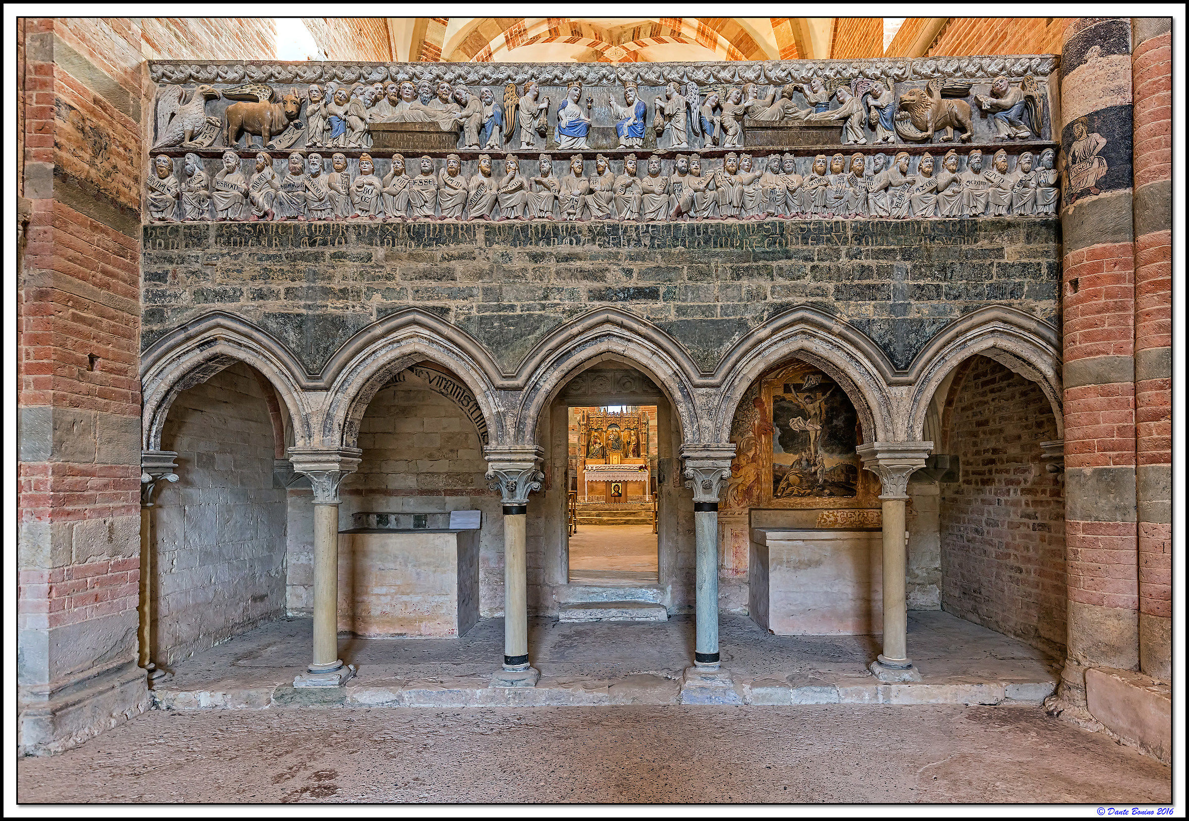 Vezzolano Abbey: The pier...
