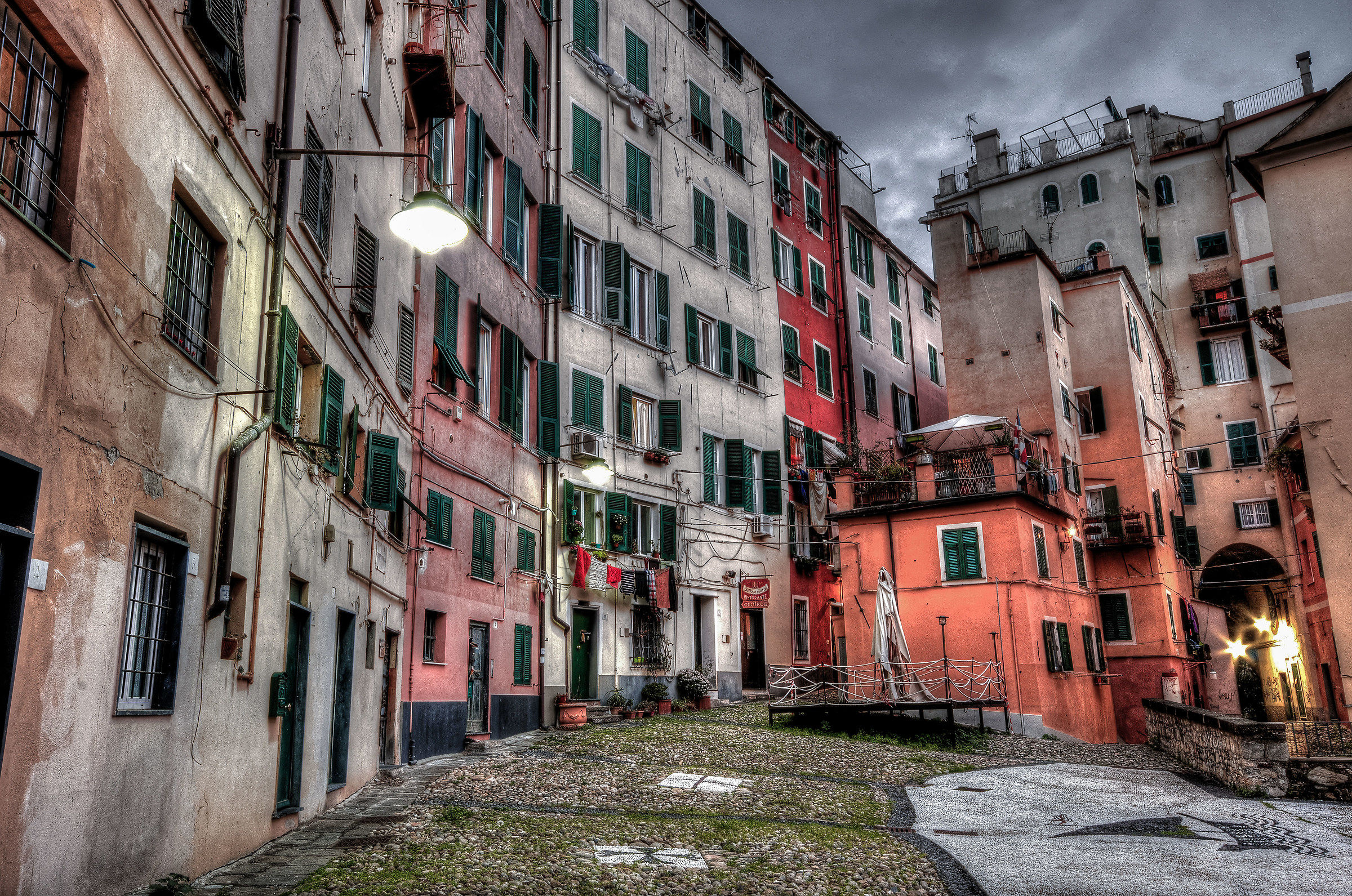 Campopisano-Genova, the square glimpse...