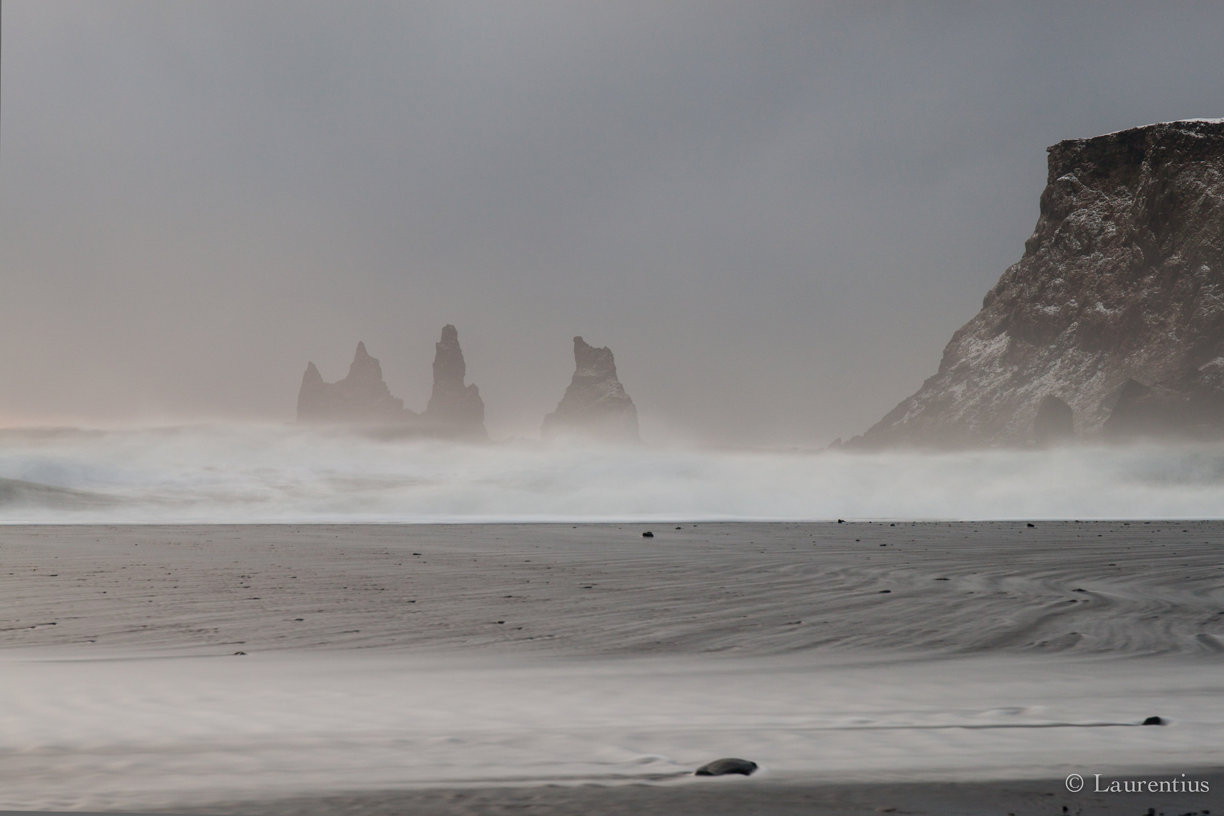 Vík, black sand under the waves...