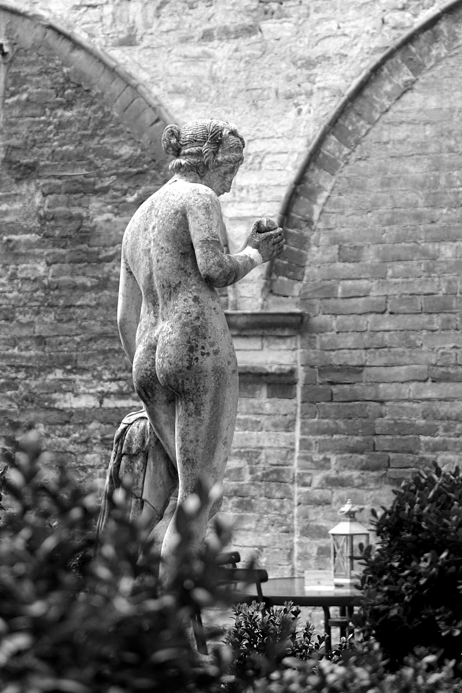 Curves in black and white...