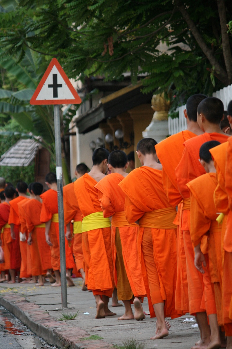 Takbat in Luang Prabang...