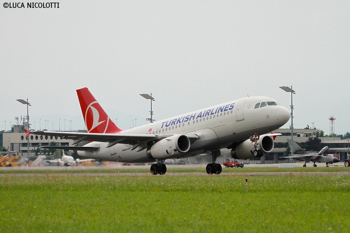 Airbus 319 Turkish Airlines con Tornado...