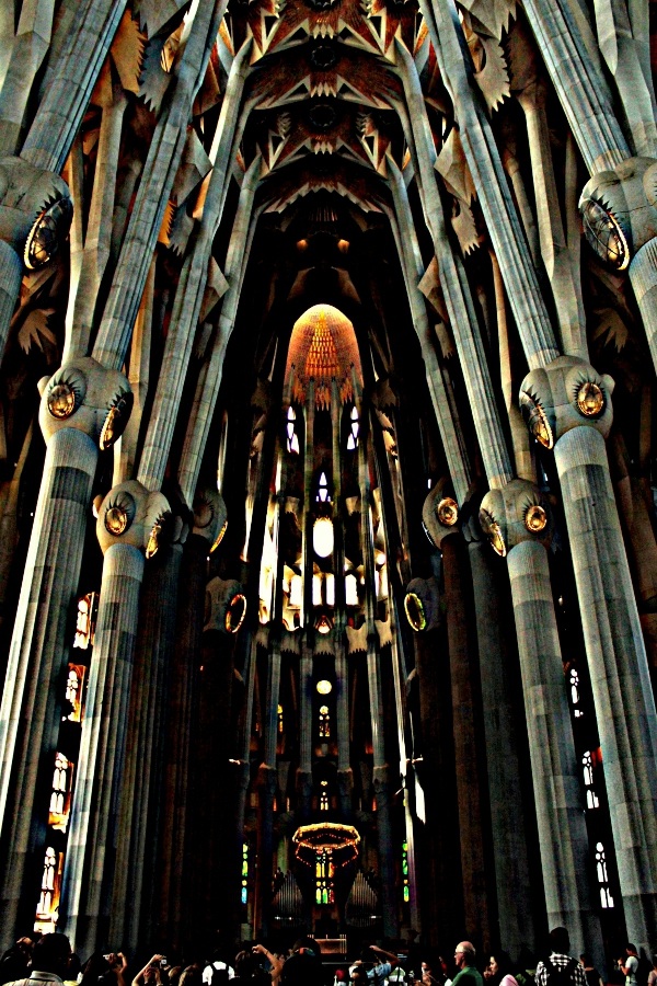 Sagrada Familia - Gaudi '-...