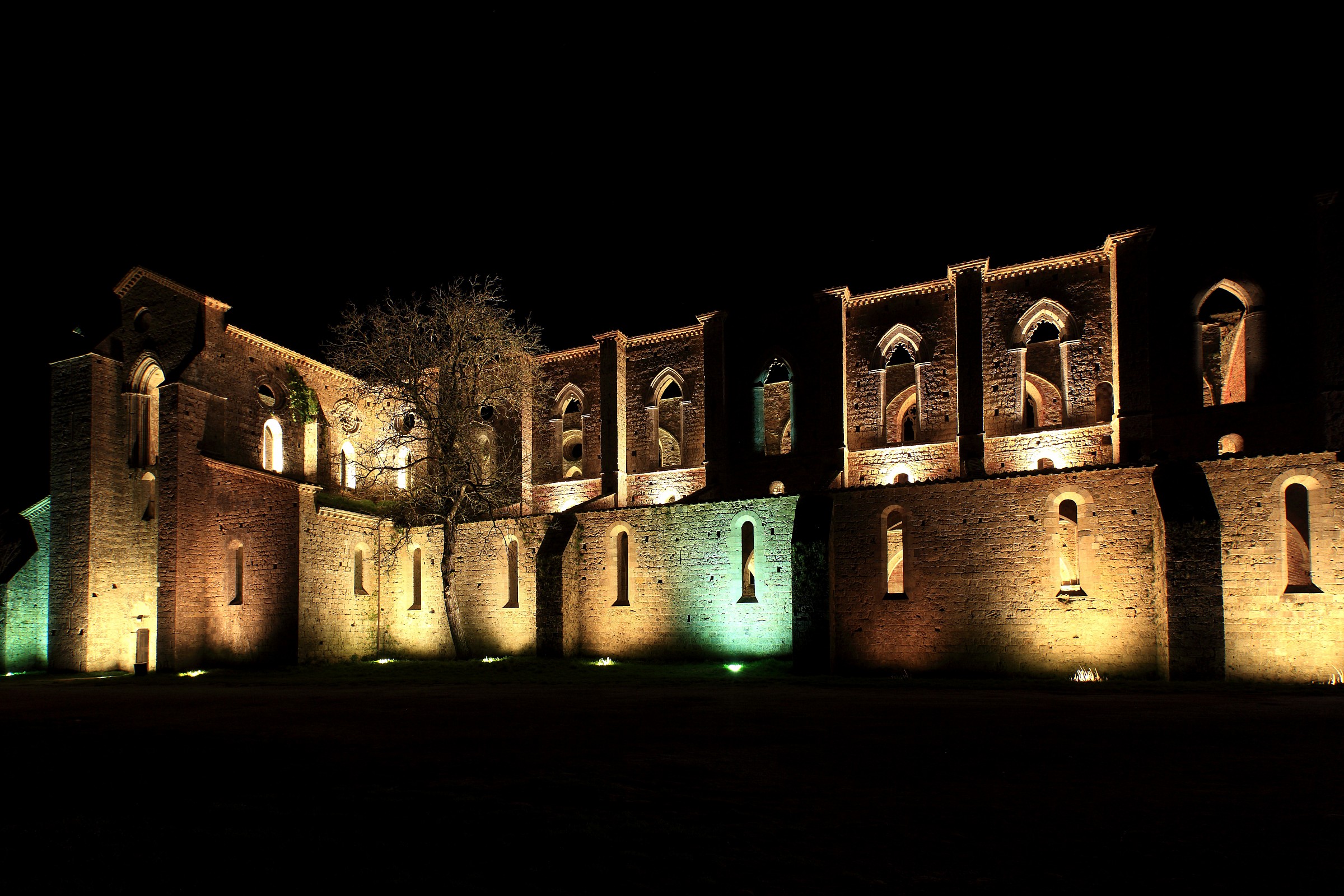 Abbazia ed Eramo di San Galgano notturna...