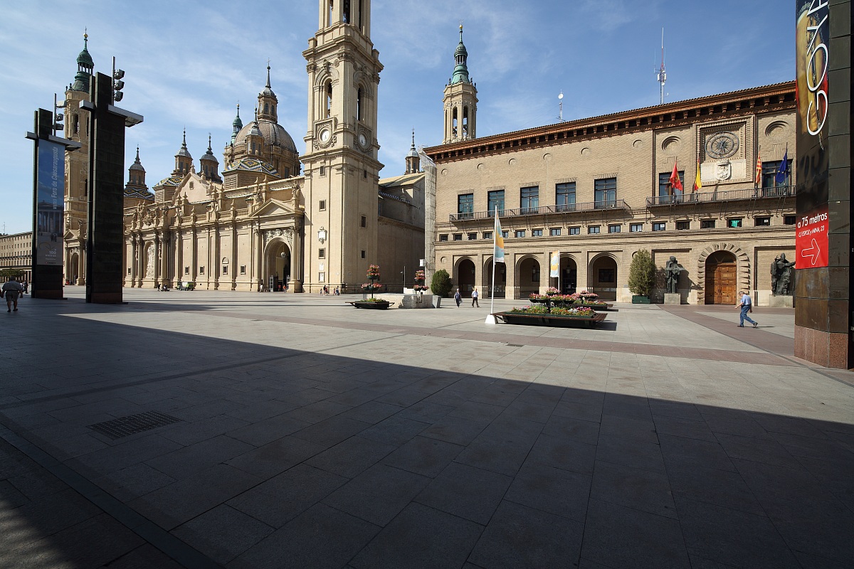 Basilica and Piazza del Pilar - Zaragoza - Spain - v6...