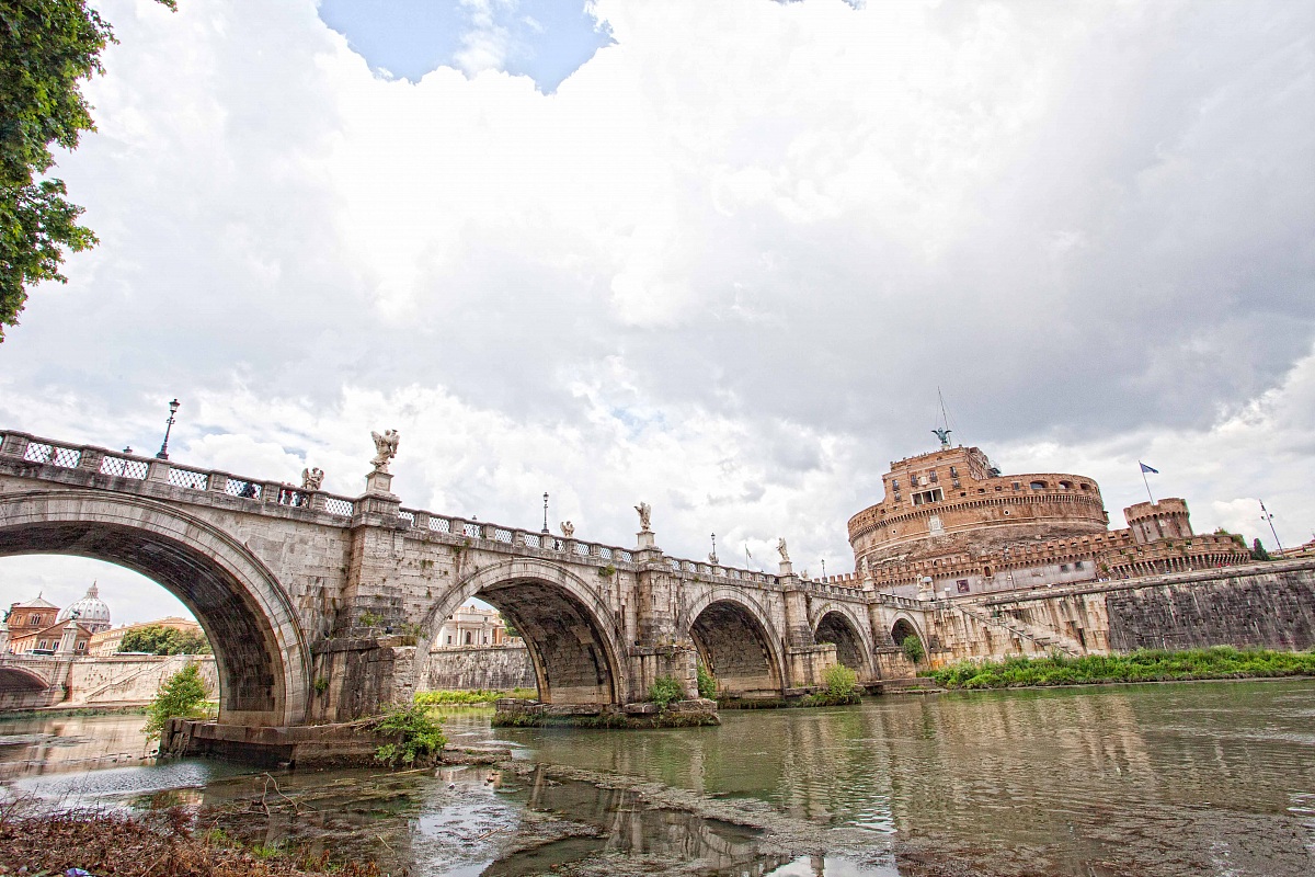 Ponte Sant'Angelo ......