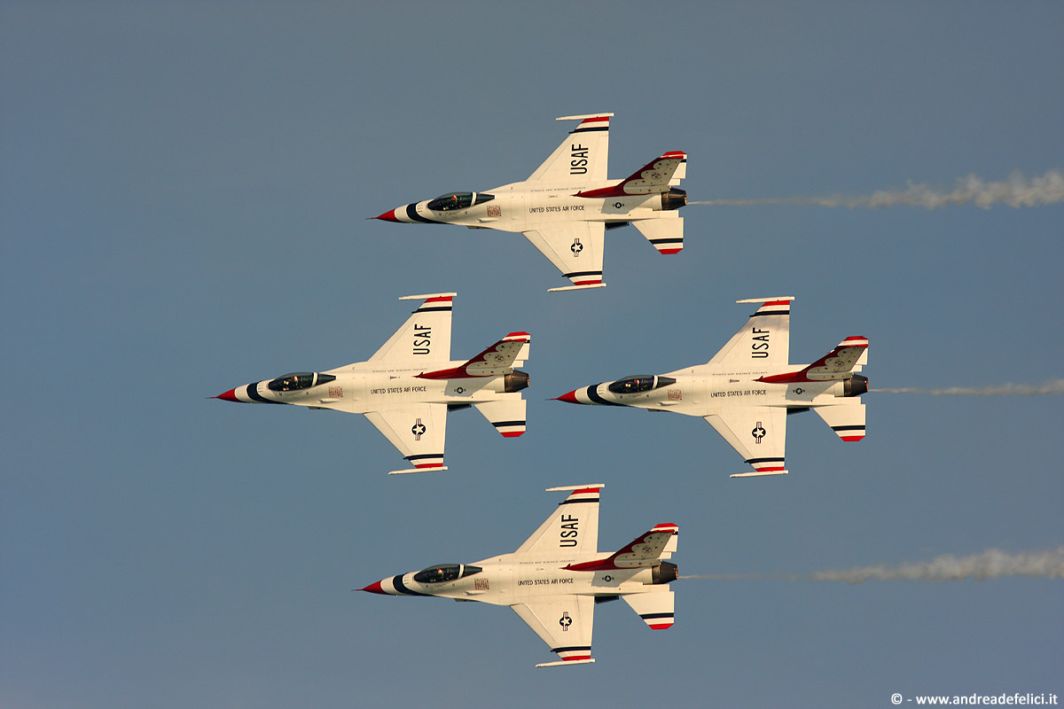 Jesolo Air Extreme 2011 - Thunderbirds #1...