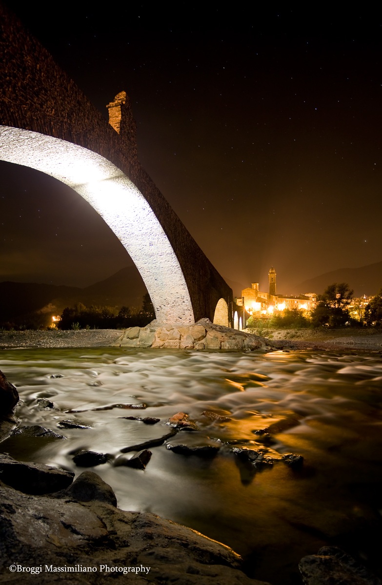 Humpbacked bridge Bobbio ws Juza...