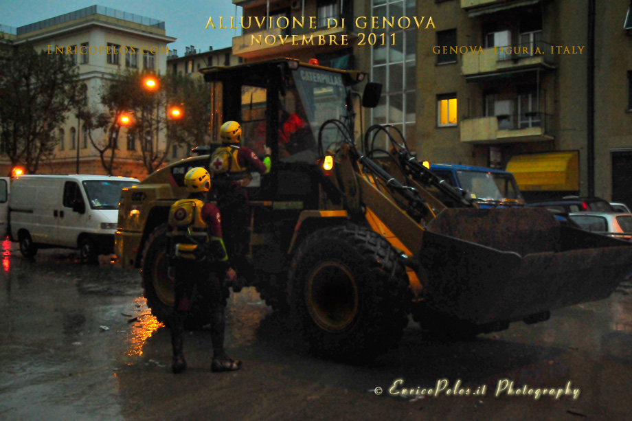 genova Alluvione 4 11 2011 Flood - Team speciali VFF...