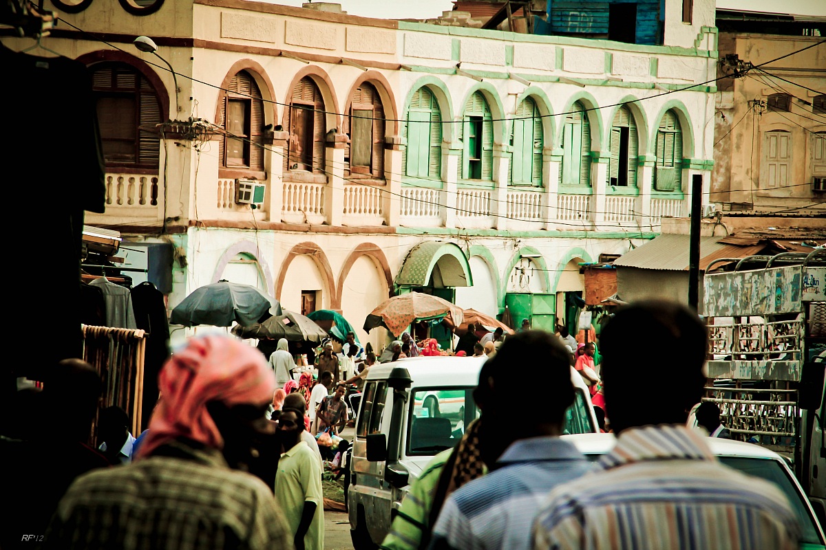 Djibouti, walking to the market...
