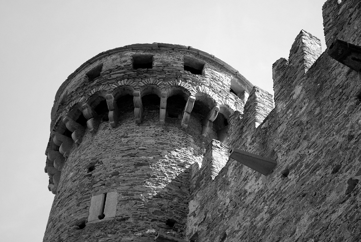 Castle Fenis (ao)...