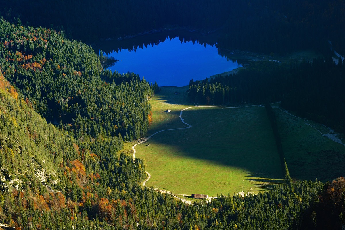 Lago superiore di Fusine dal Mangart - Alpi Giulie....